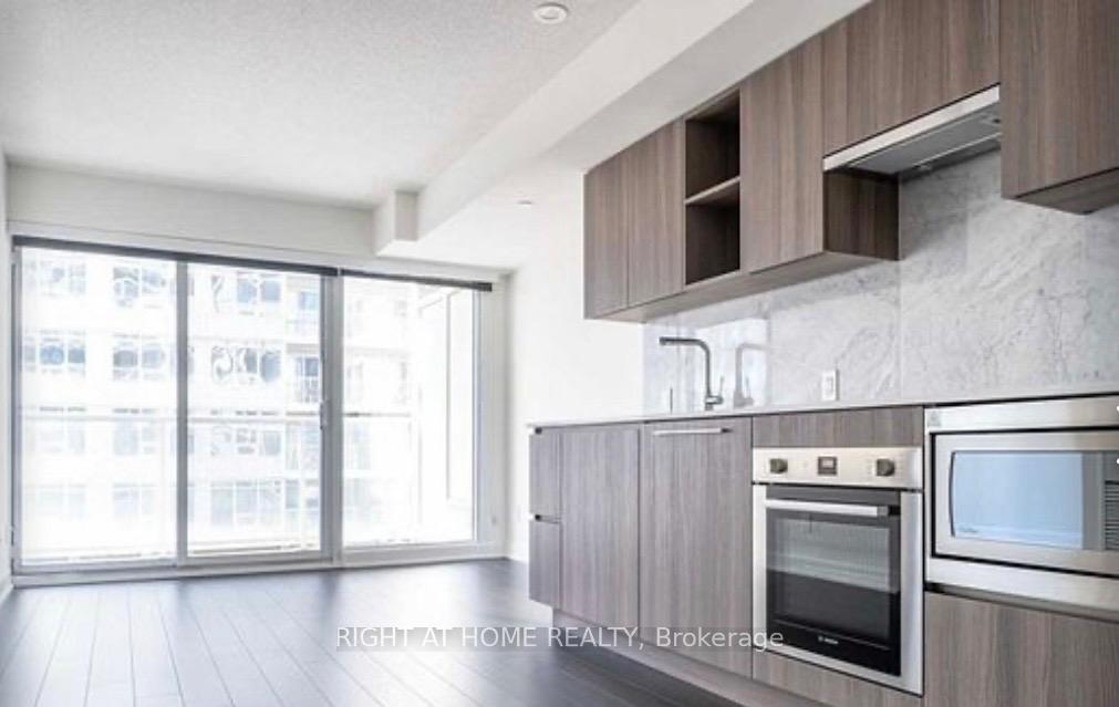 17 BATHURST Street  #3205