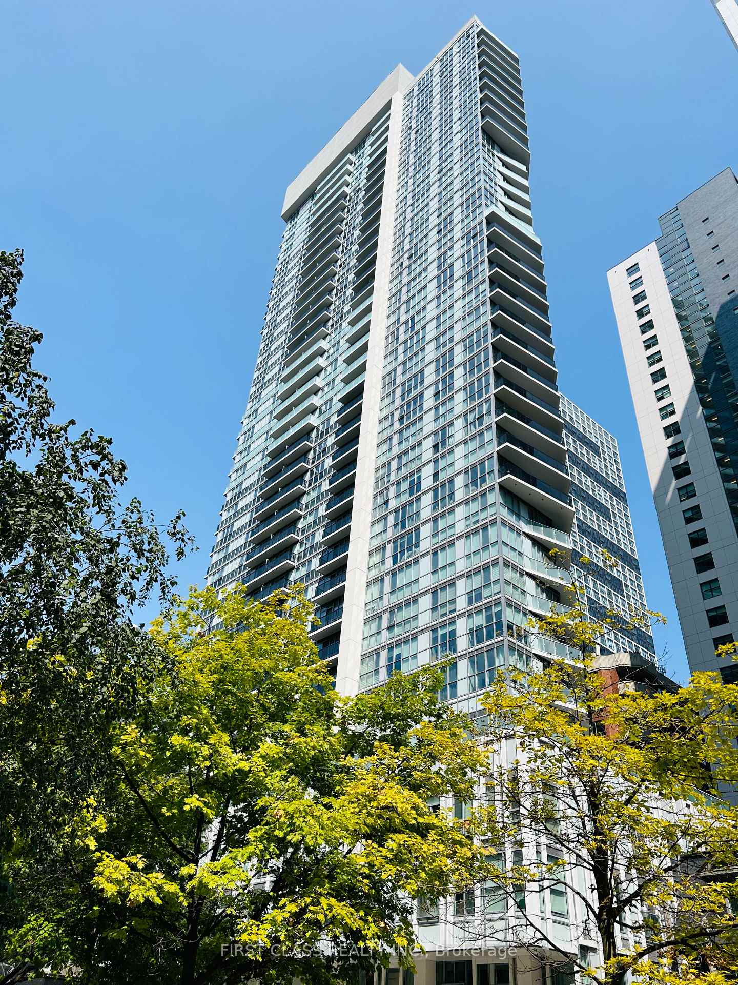77 Mutual Street  #1806