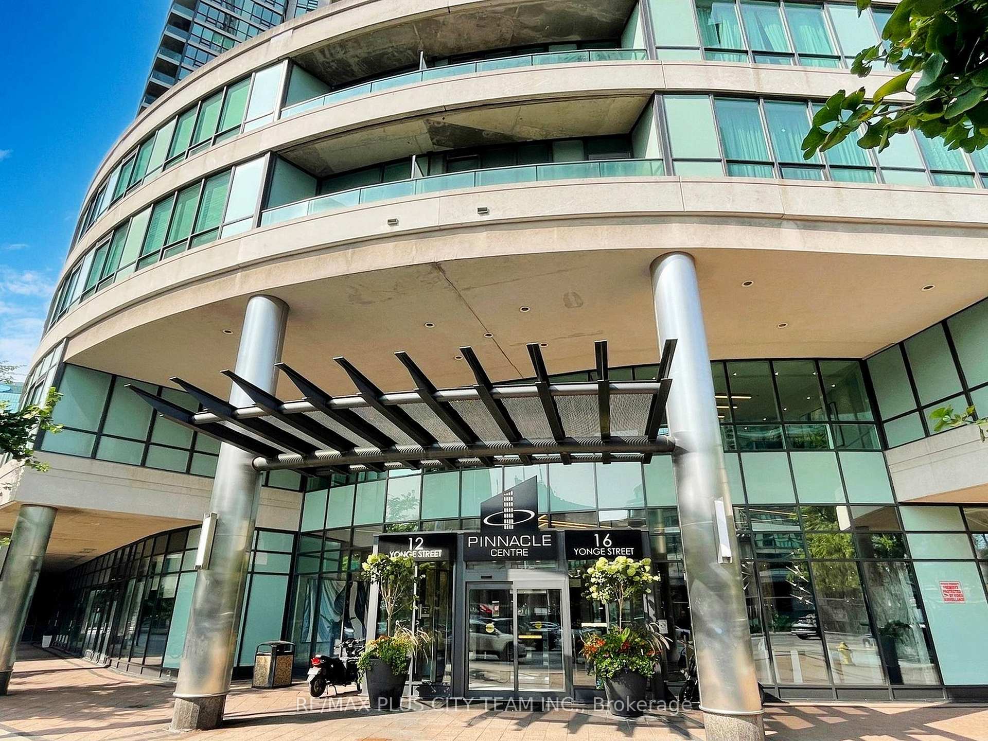 16 Yonge Street  #502