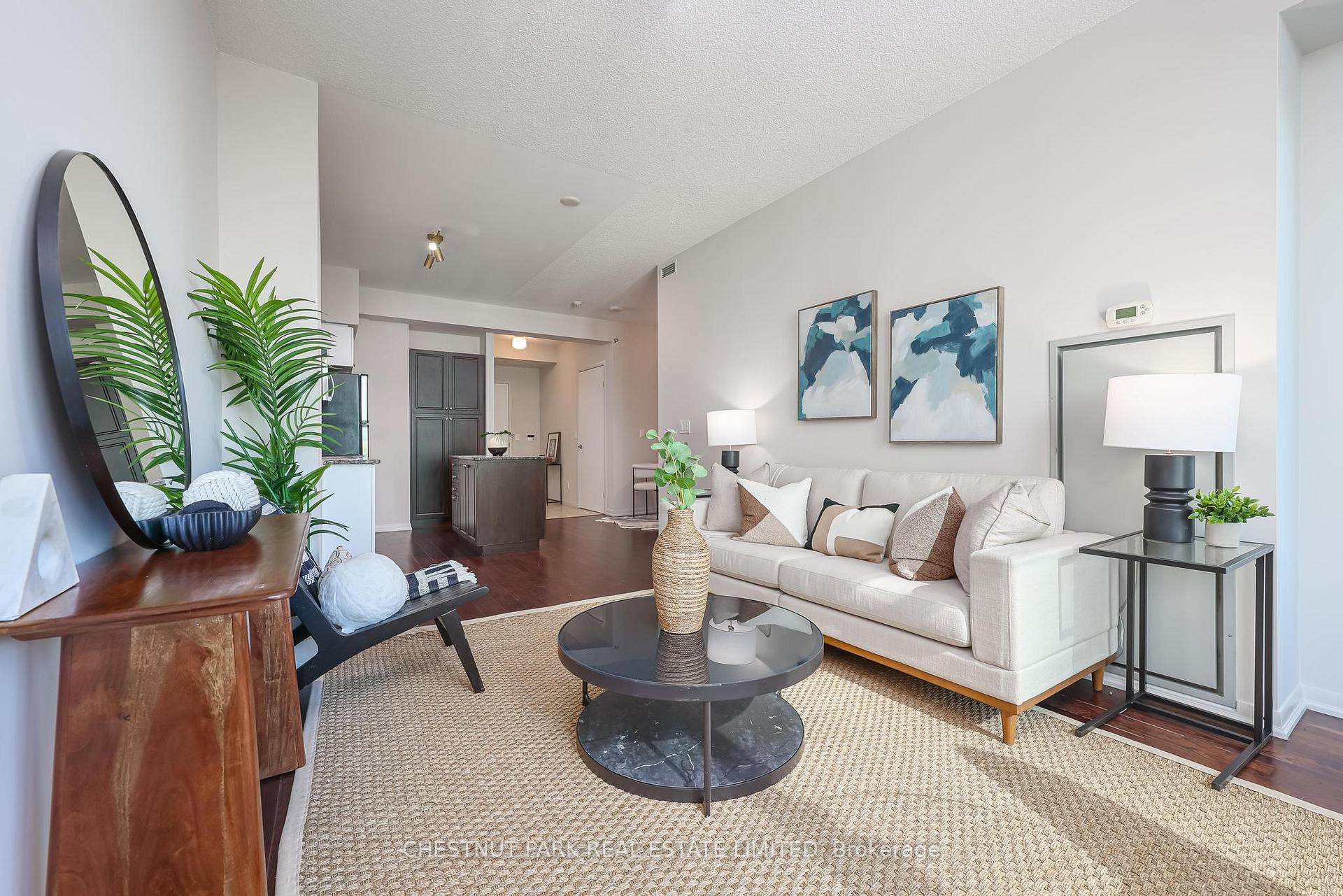 215 Fort York Boulevard  #808