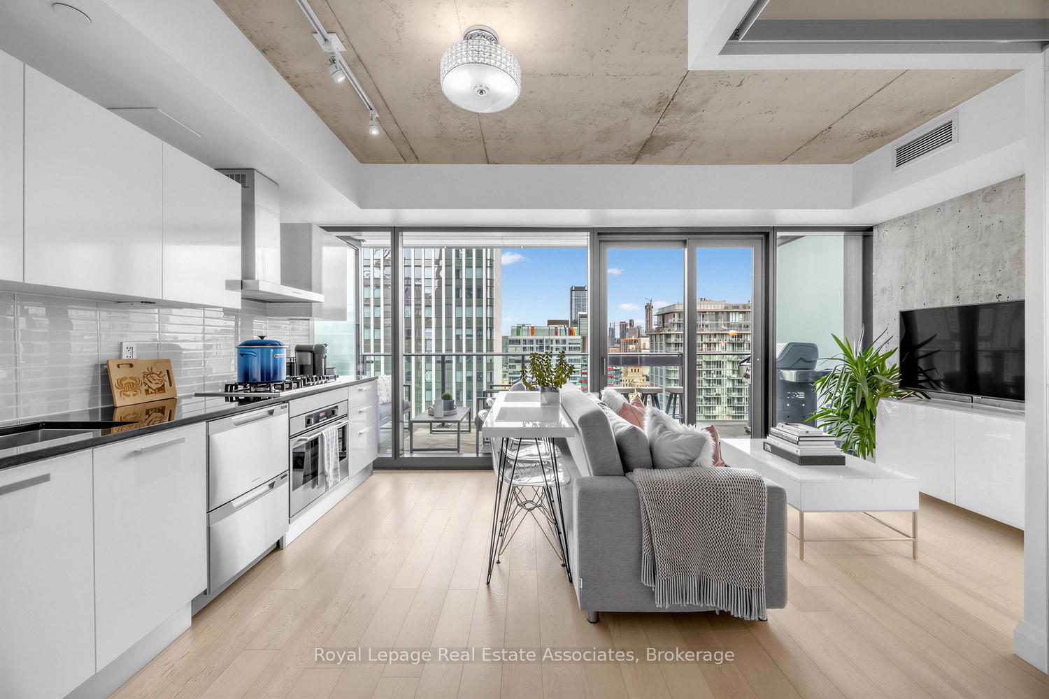 224 King Street W #3102
