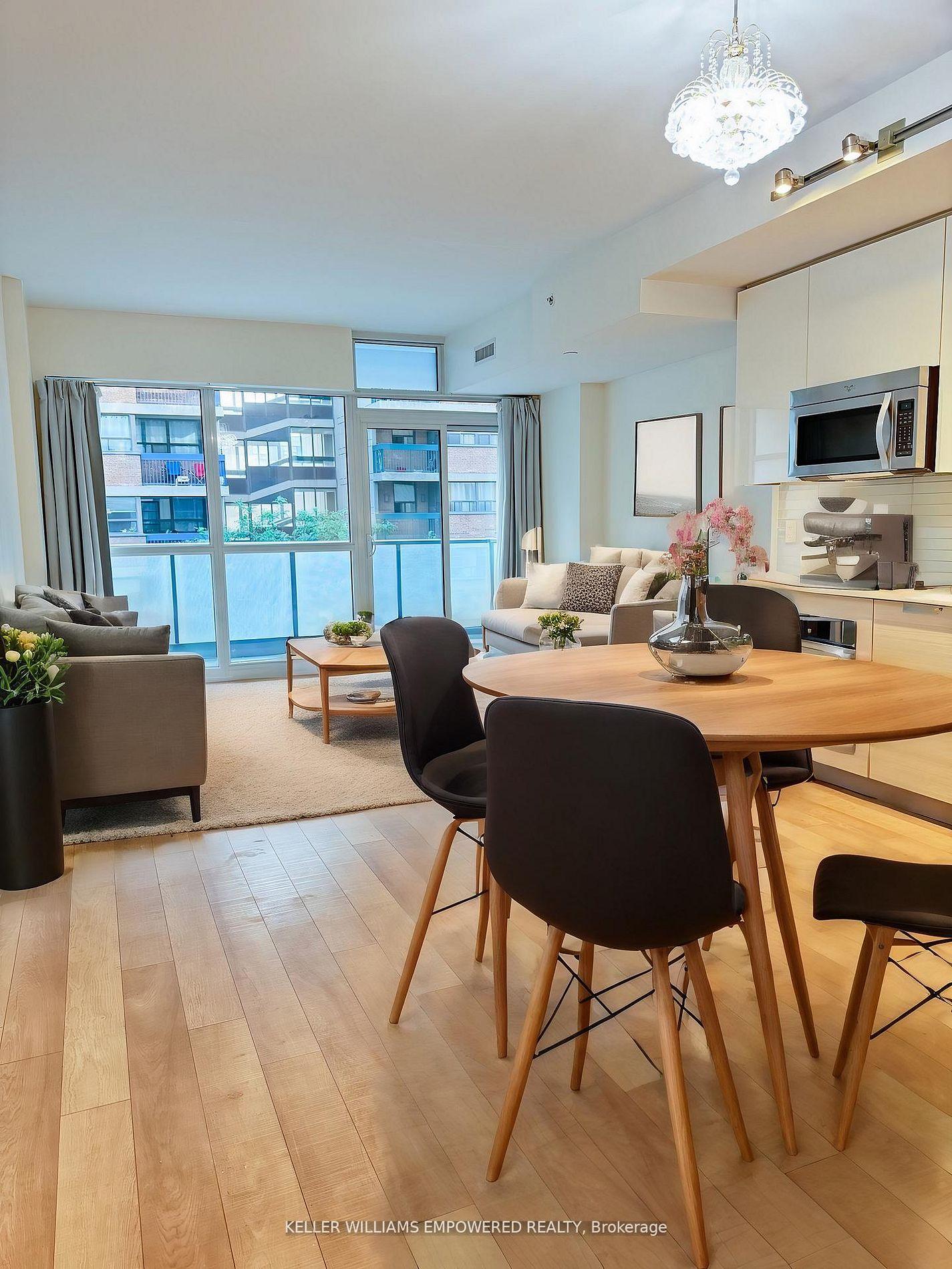 210 Simcoe Street  #406