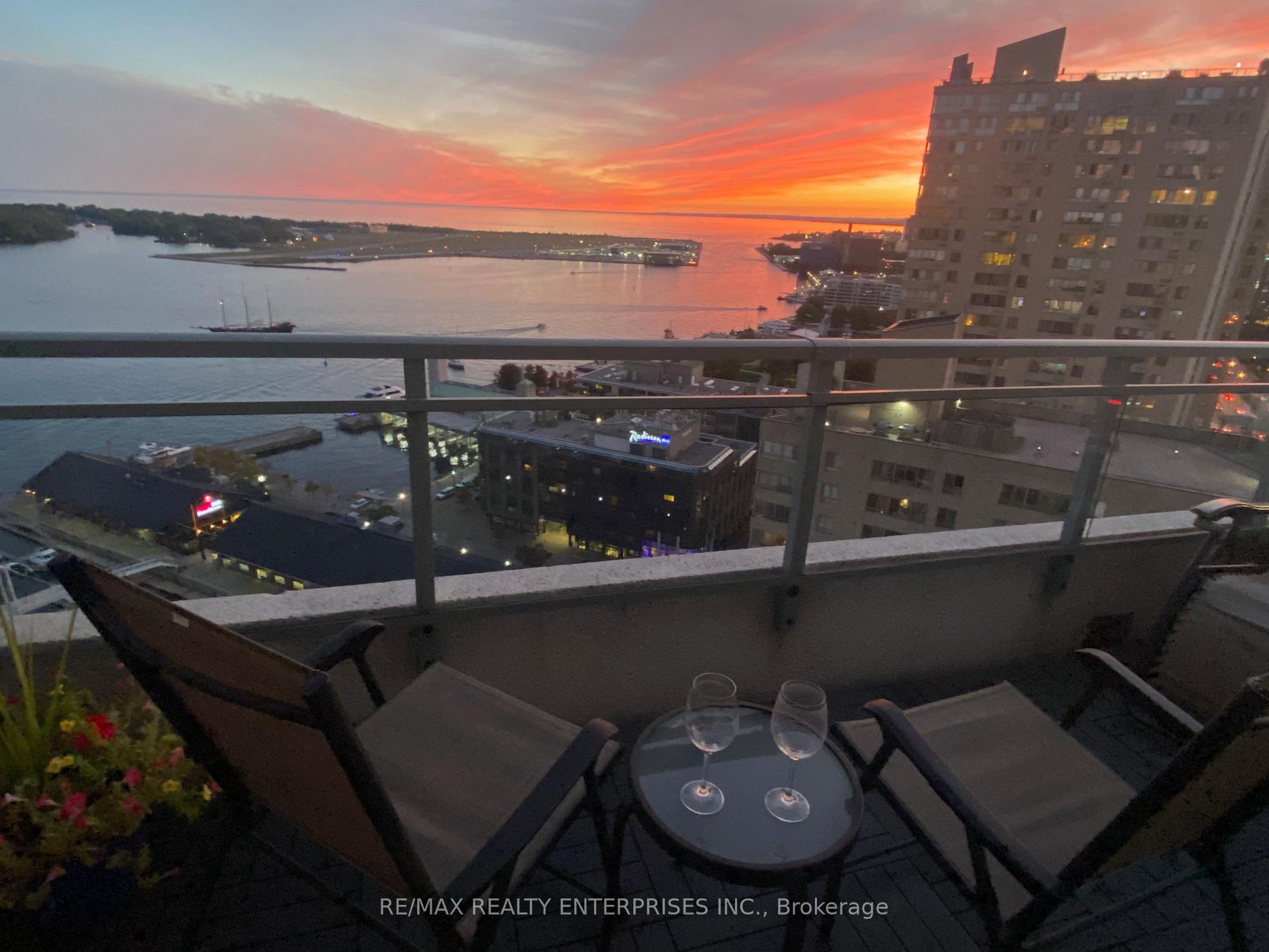 230 Queens Quay W #2816