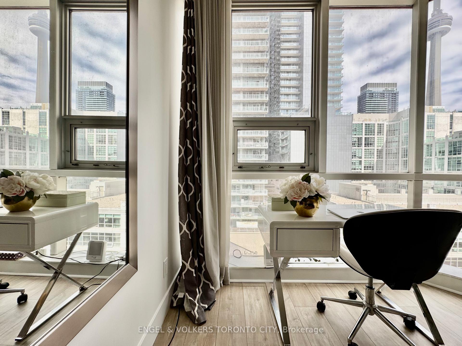 393 King Street W #706