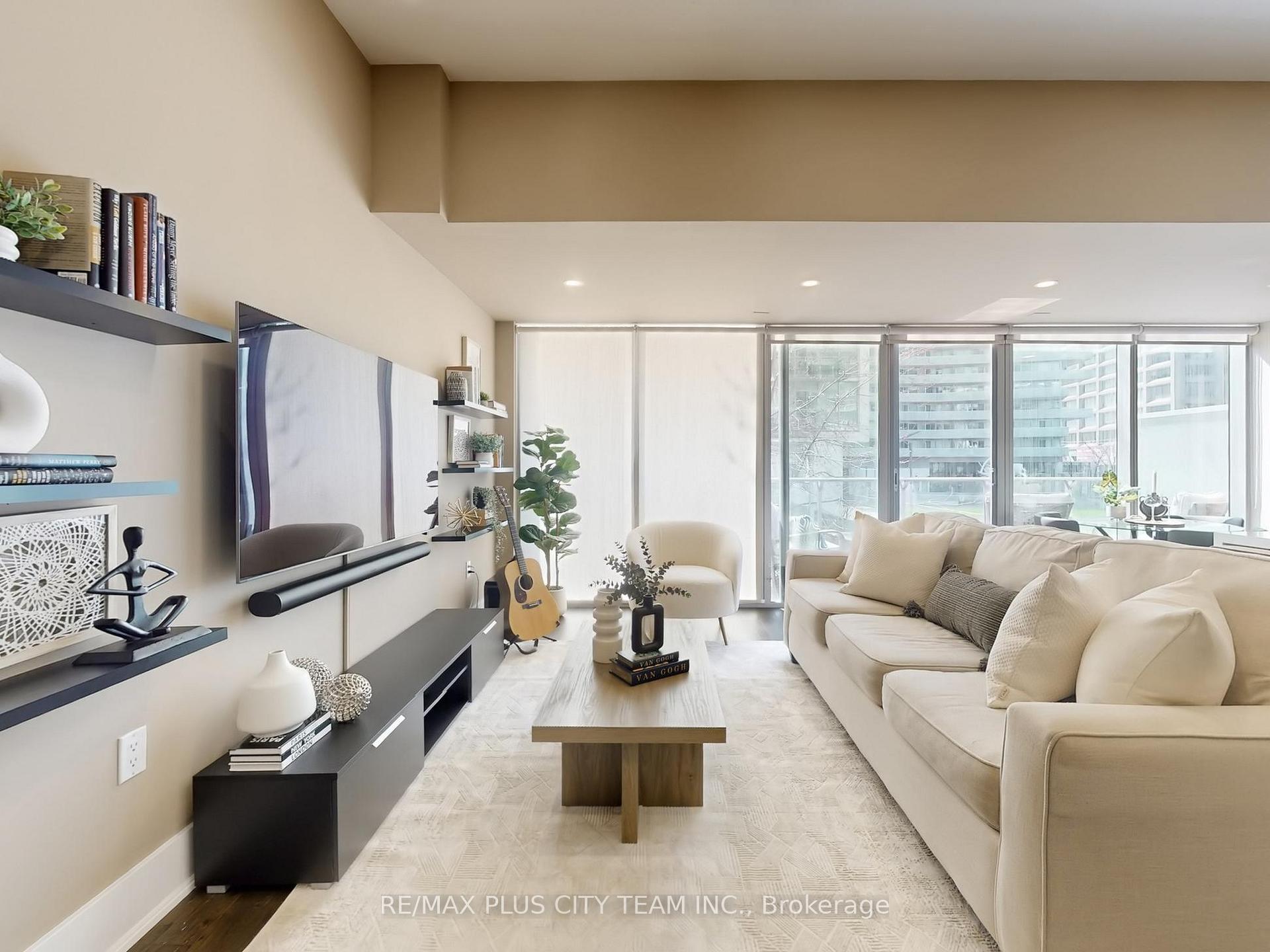 39 Queens Quay E #202