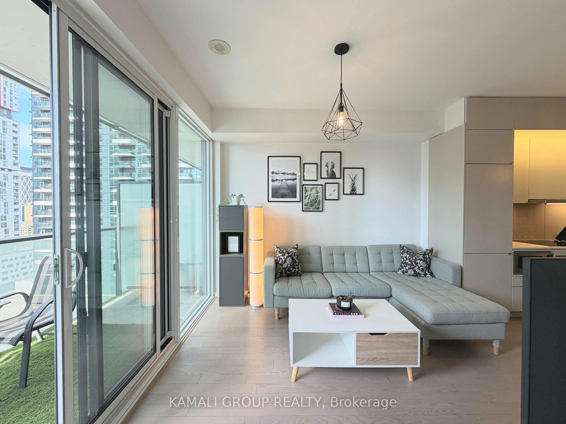 101 Peter Street  #1712