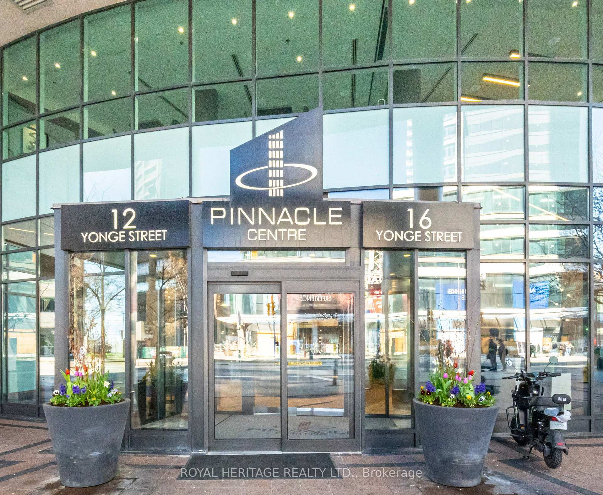12 Yonge Street  #611