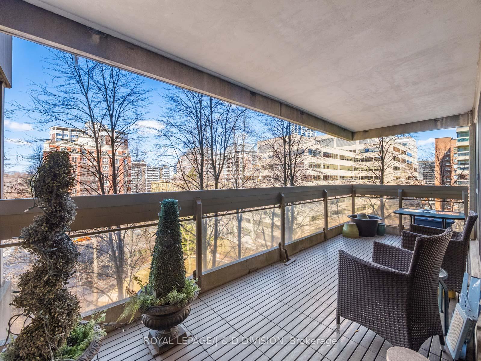 63 St Clair Avenue W #804