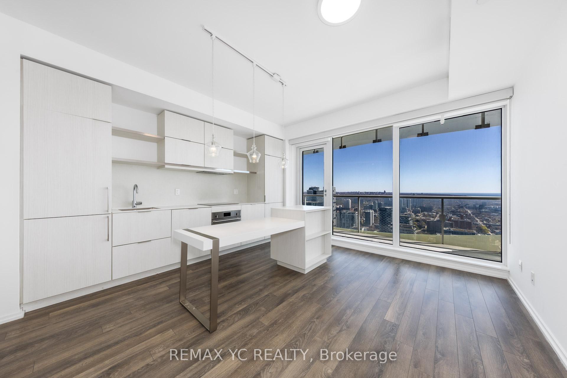 197 Yonge Street  #4404