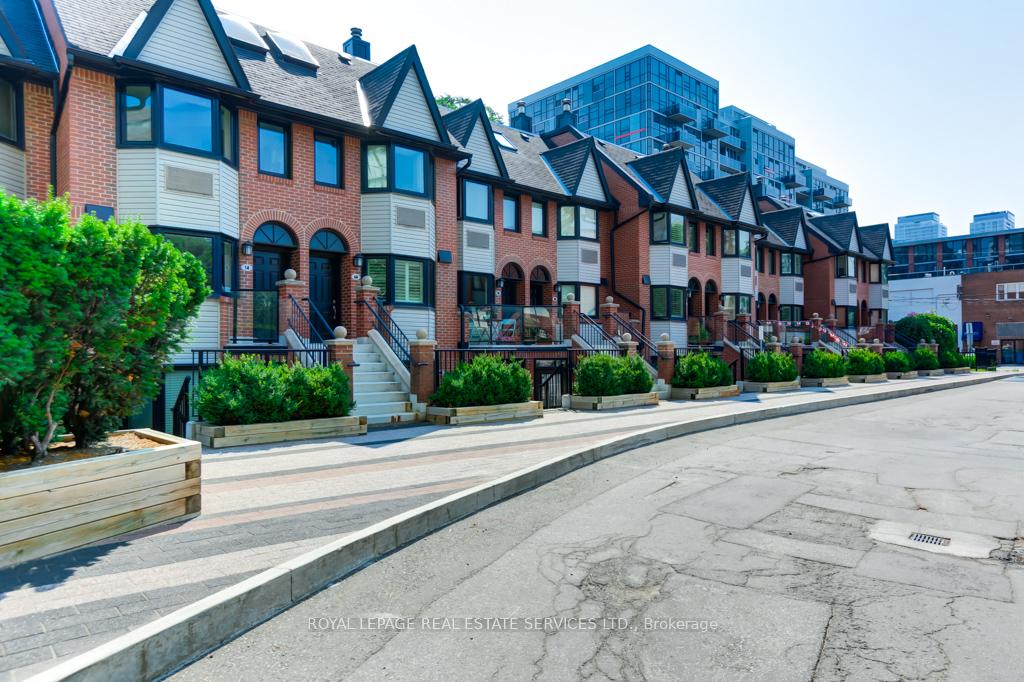 570 Wellington Street W 6B