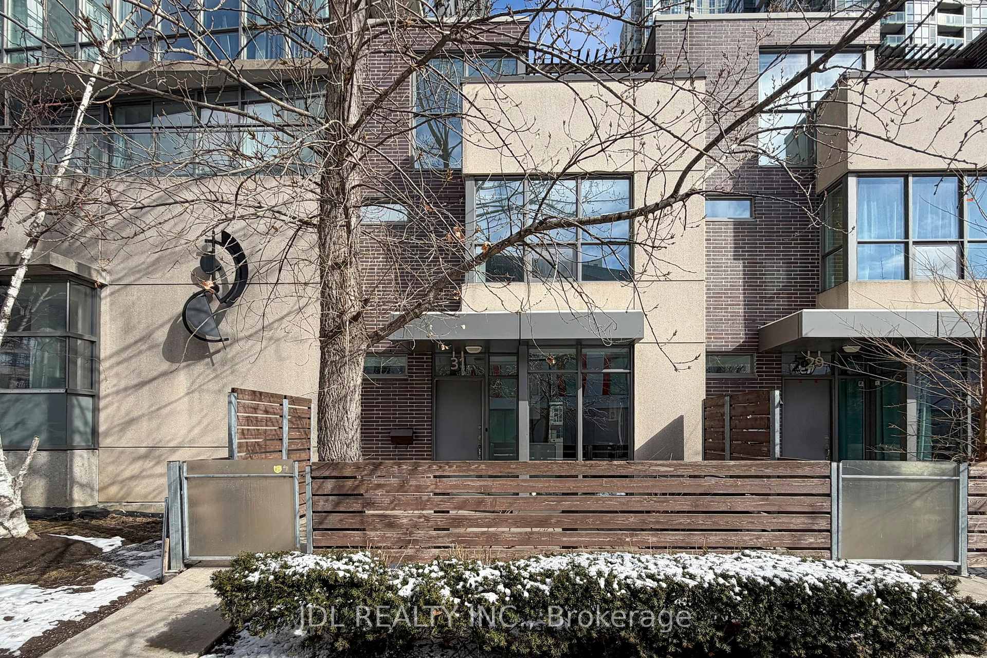 31 Brunel Court  Th8