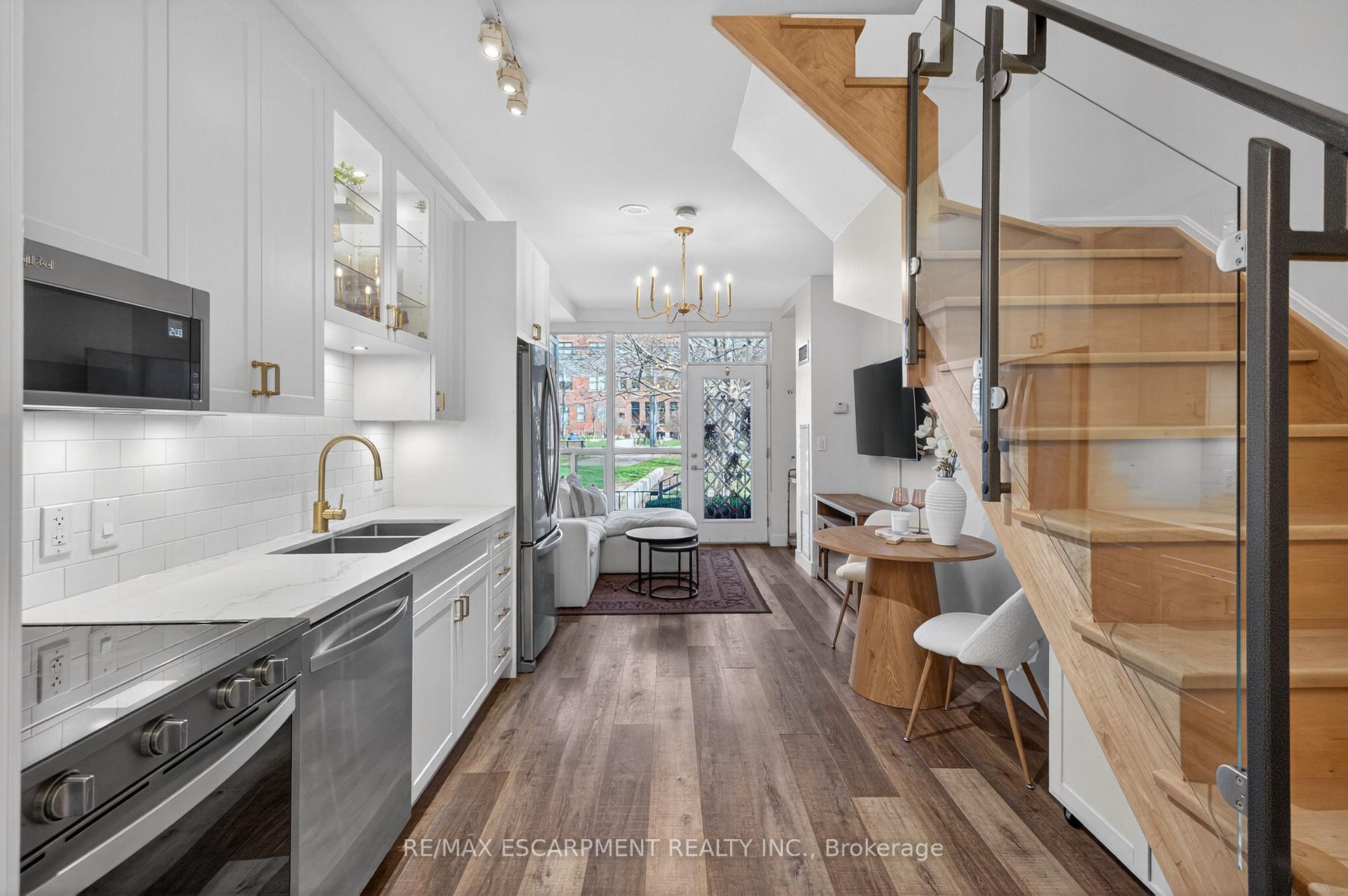 1005 King Street W #127