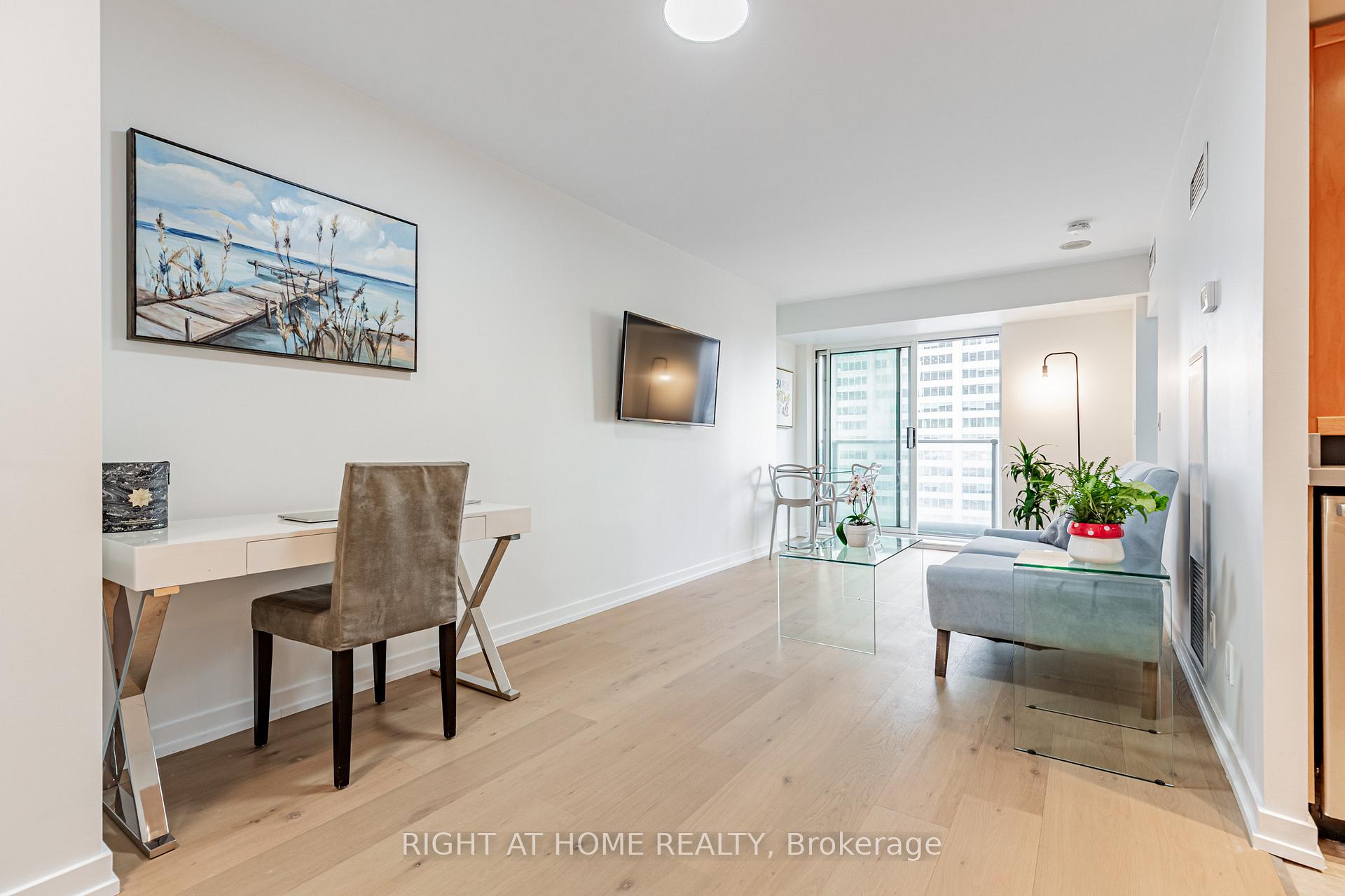 8 Park Road  #3116