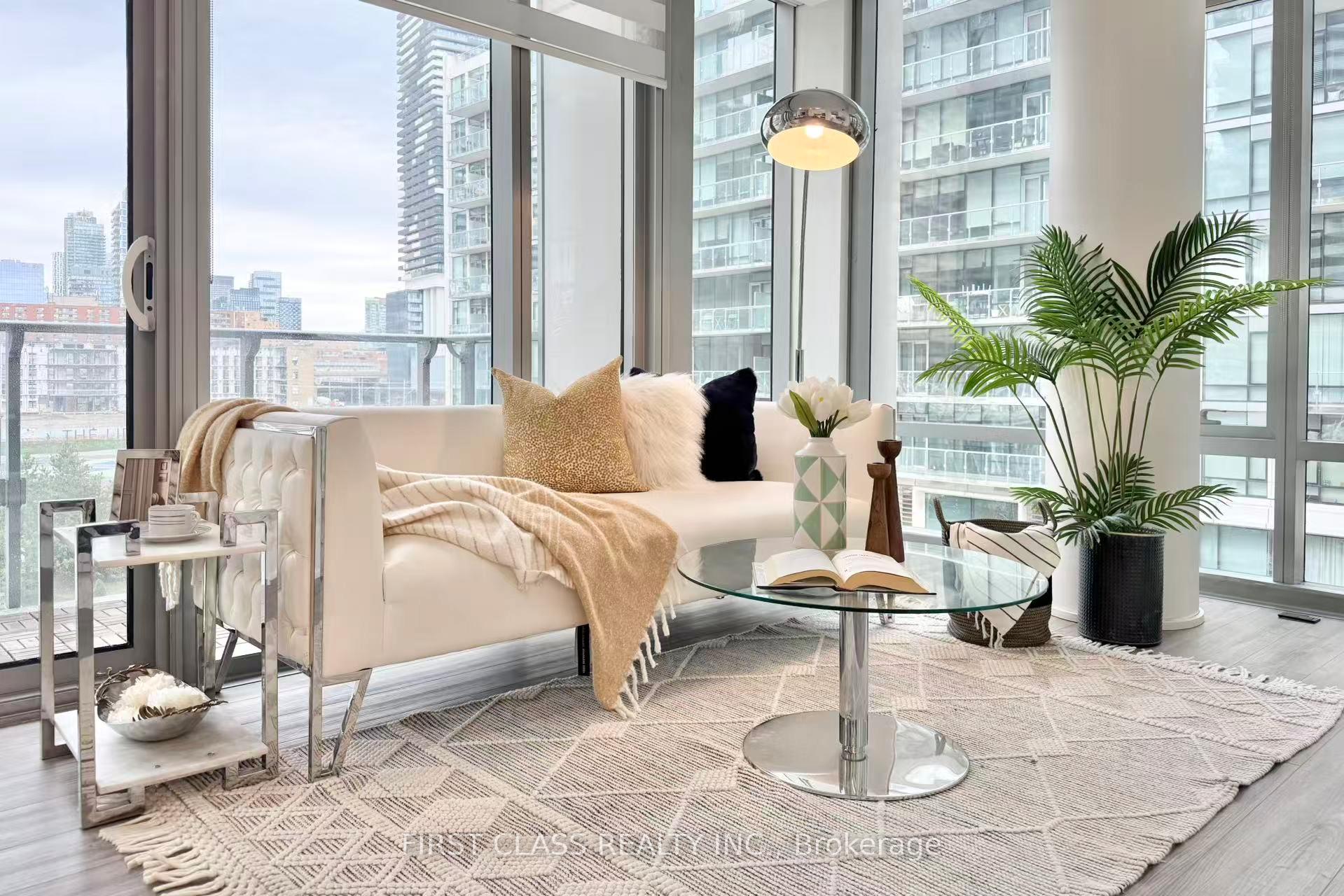 39 Queens Quay E #402