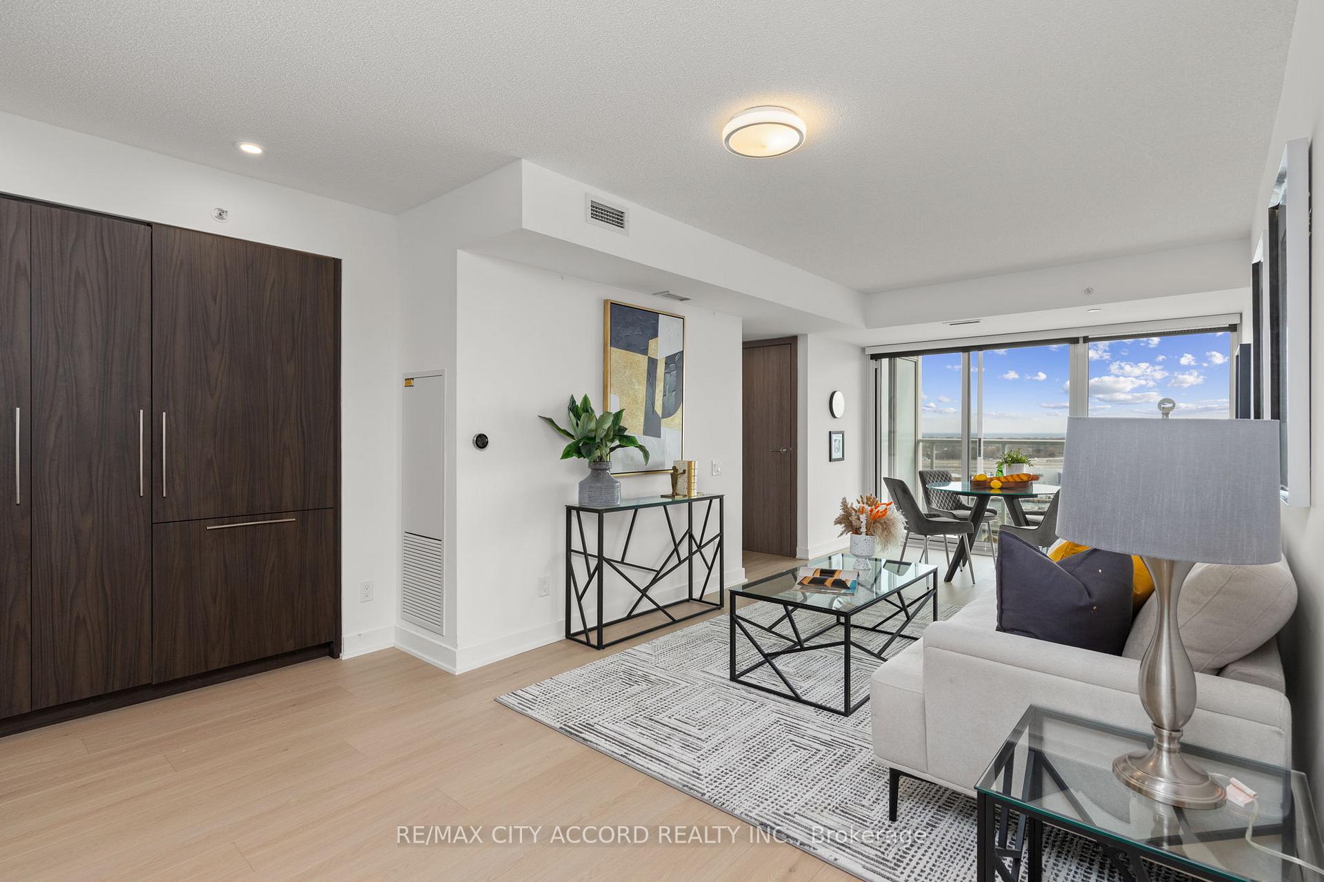 17 Bathurst Street  #2015