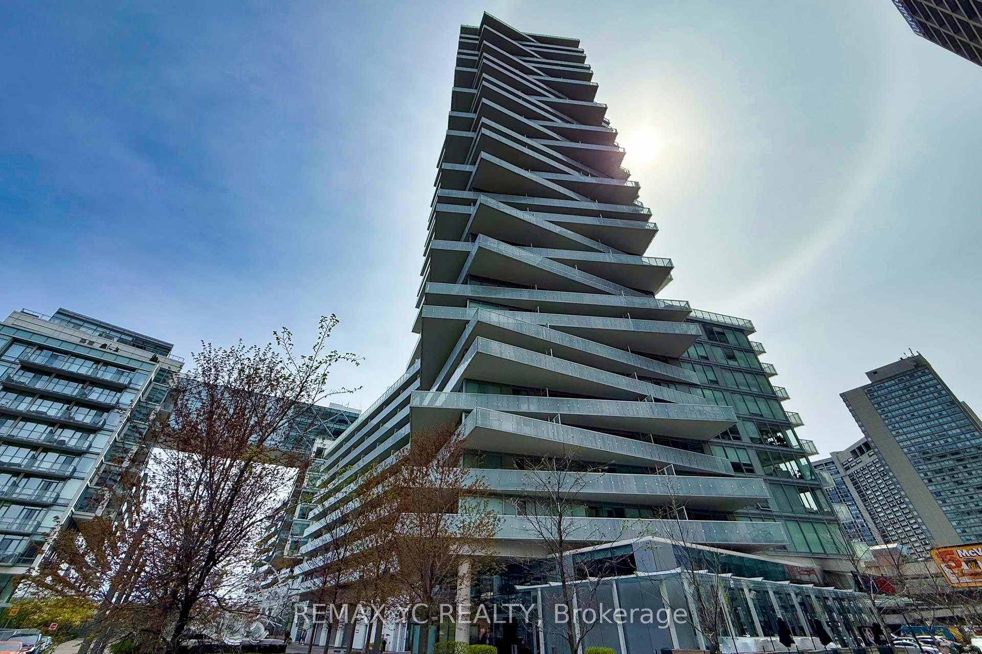 15 Queens Quay E #1302