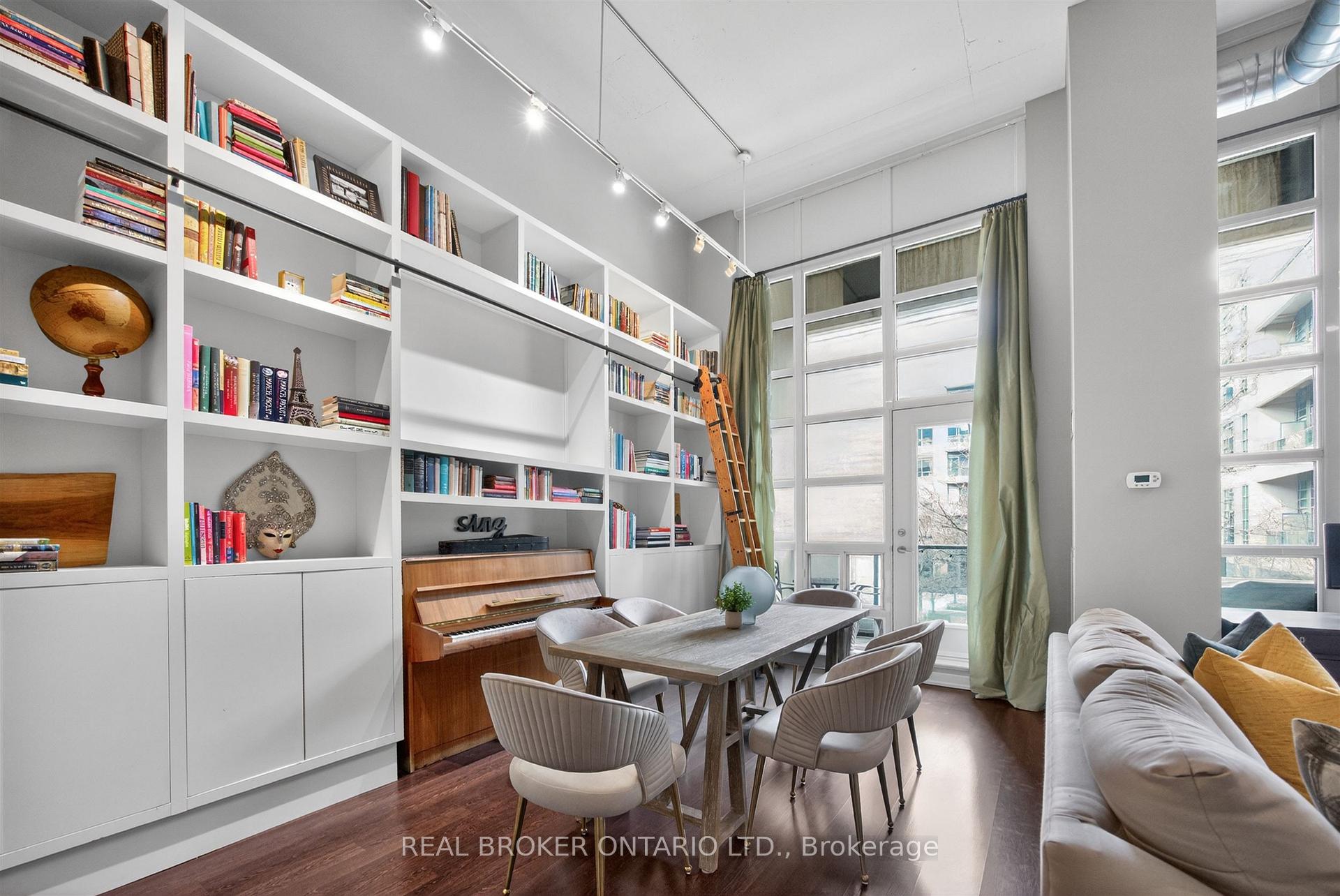 380 Macpherson Avenue  #209