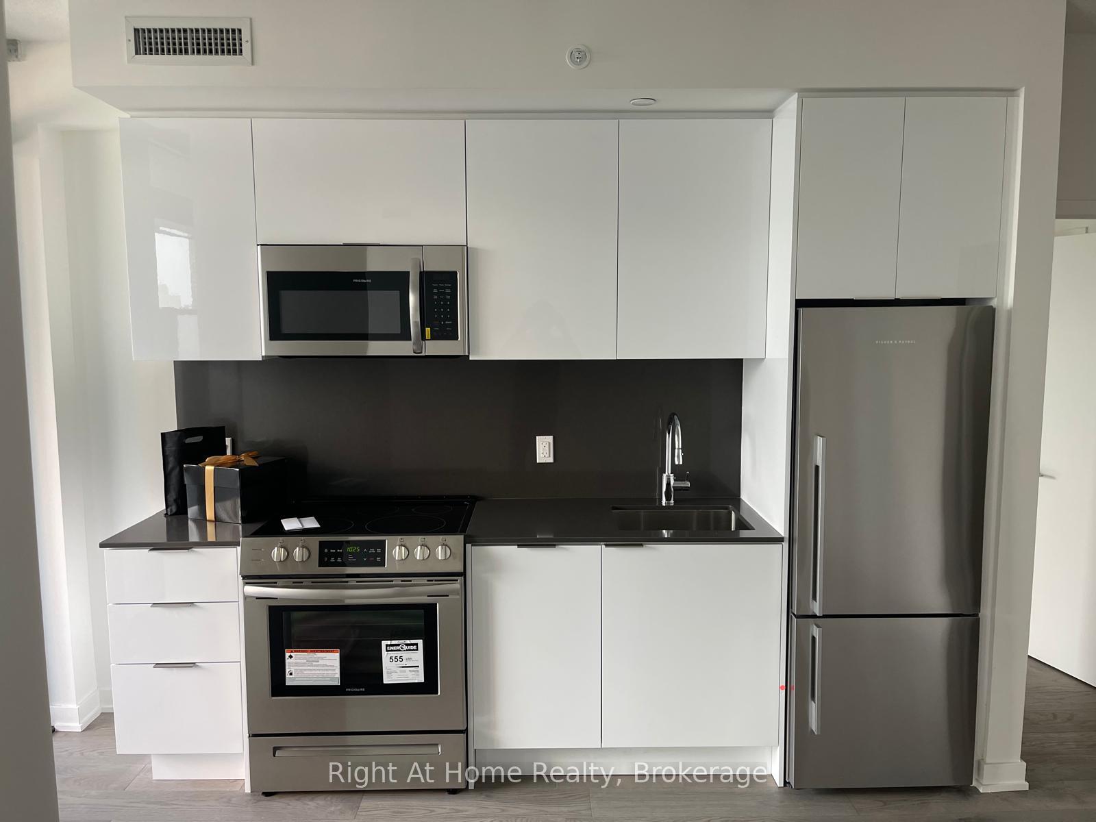 2606 25 Richmond Street E #6