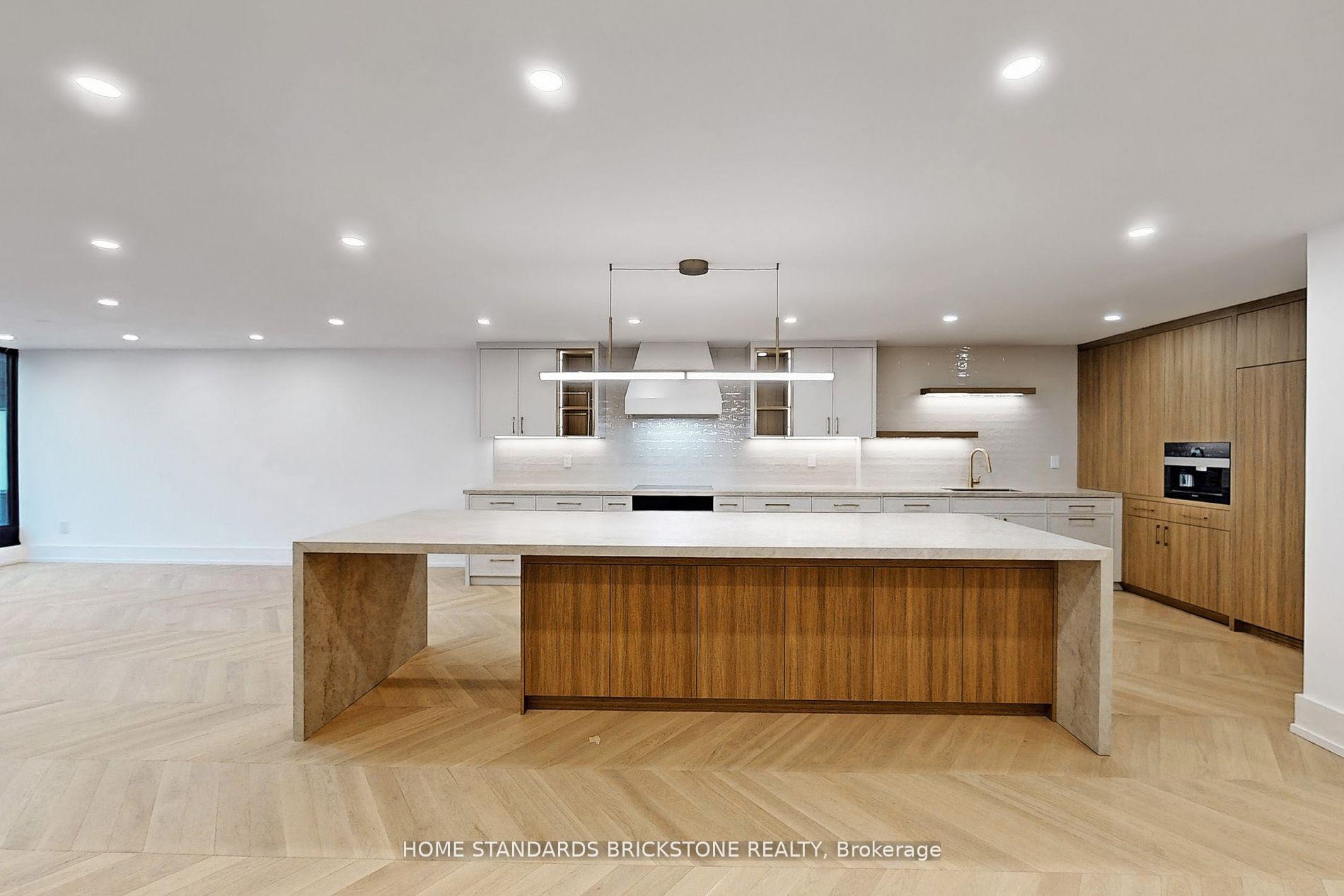 110 Bloor Street W #1009