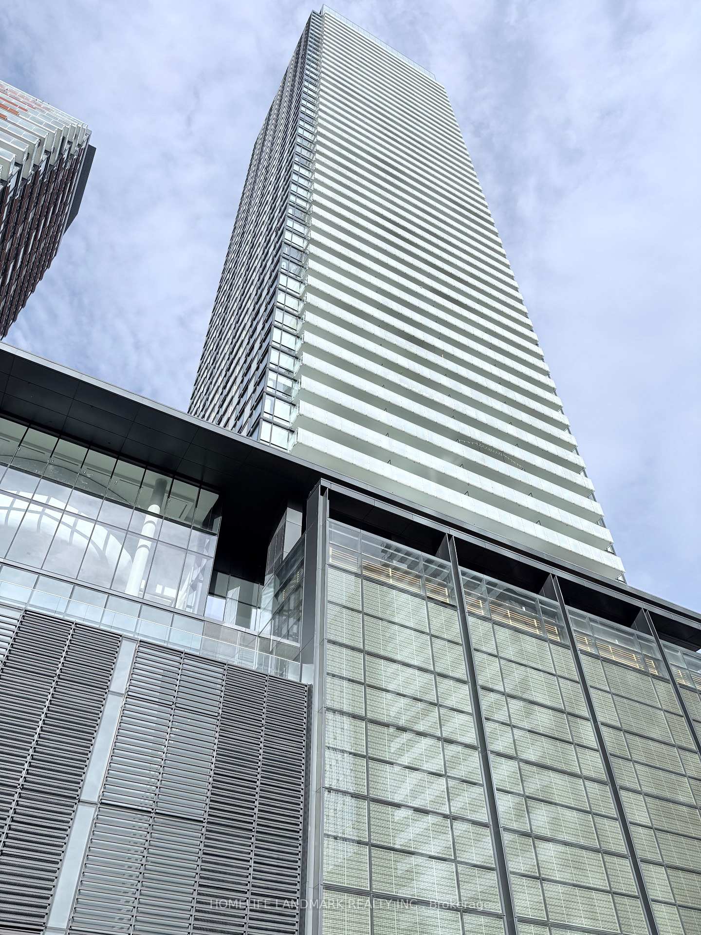 501 Yonge Street  #2001