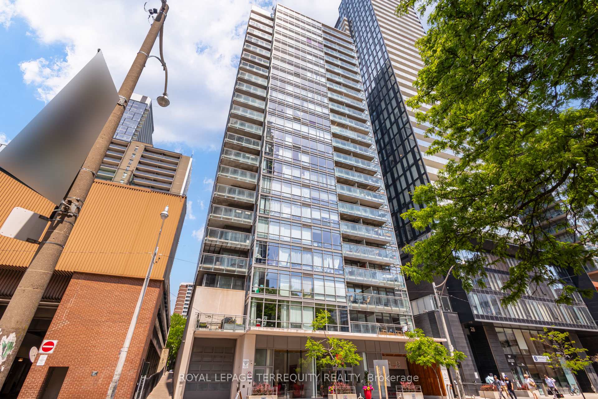 22 Wellesley Street E #1307