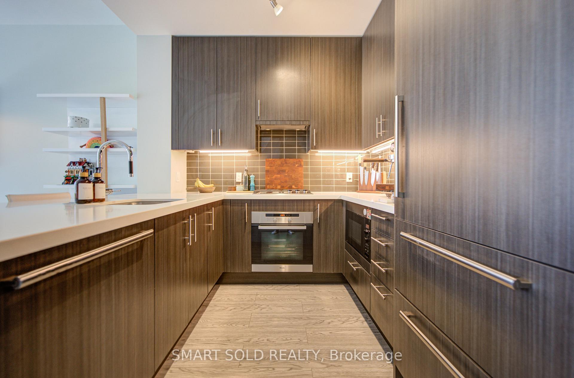 39 Queens Quay E #436