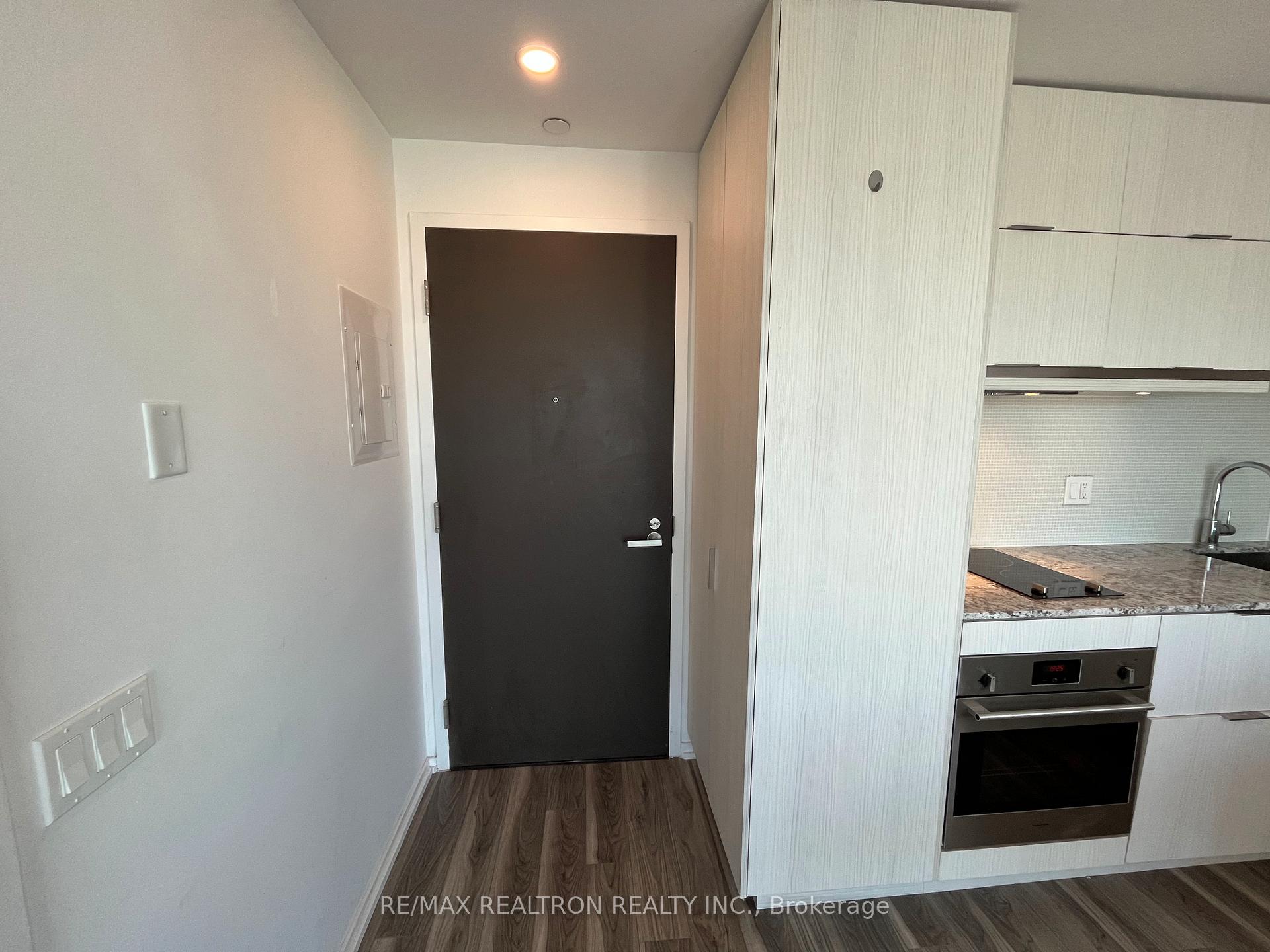 197 Yonge Street  #3113