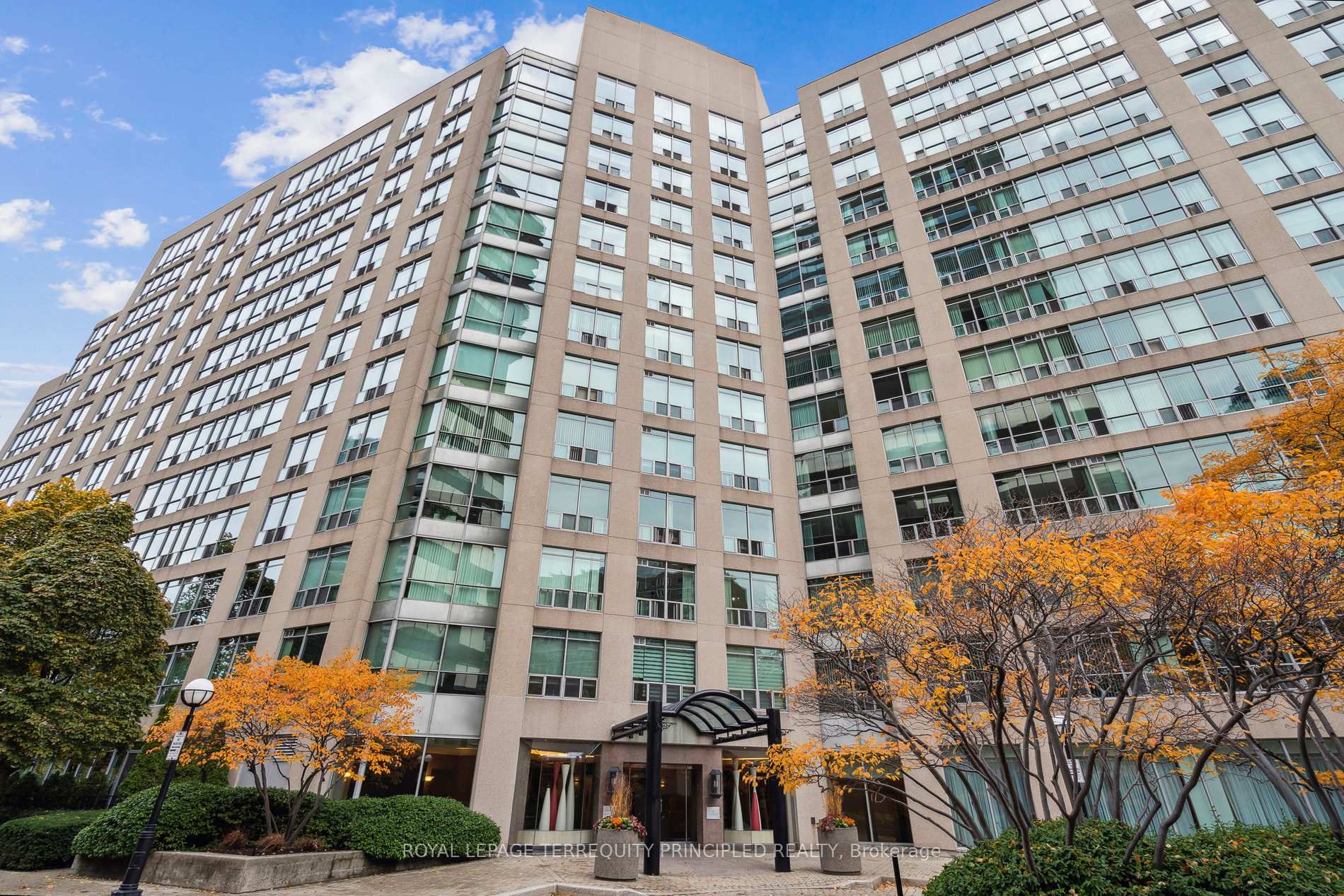 942 Yonge Street  #418
