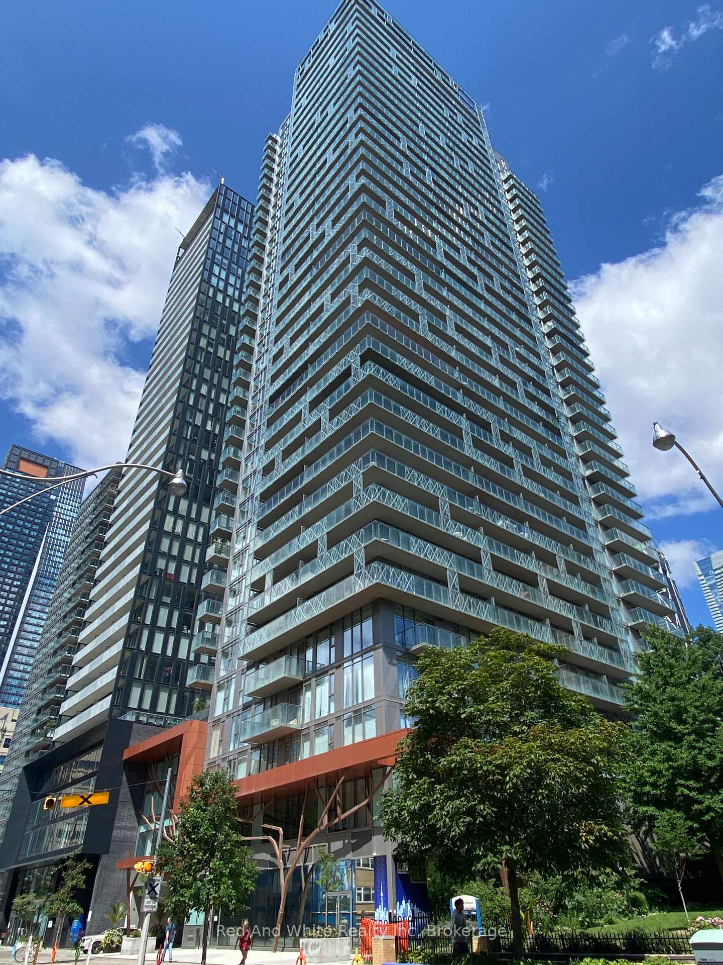 50 Wellesley Street E #3207