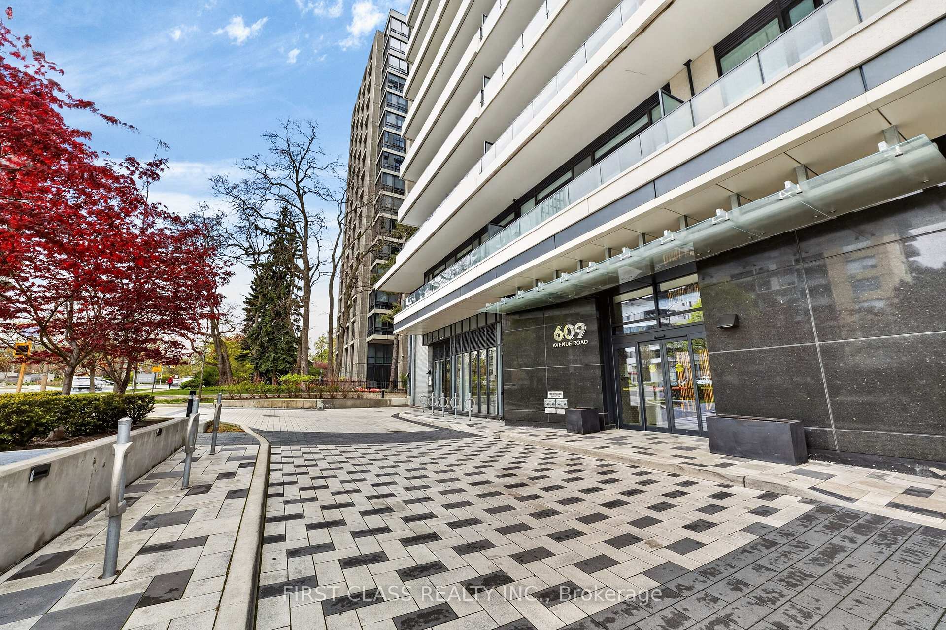 609 Avenue Road  #707