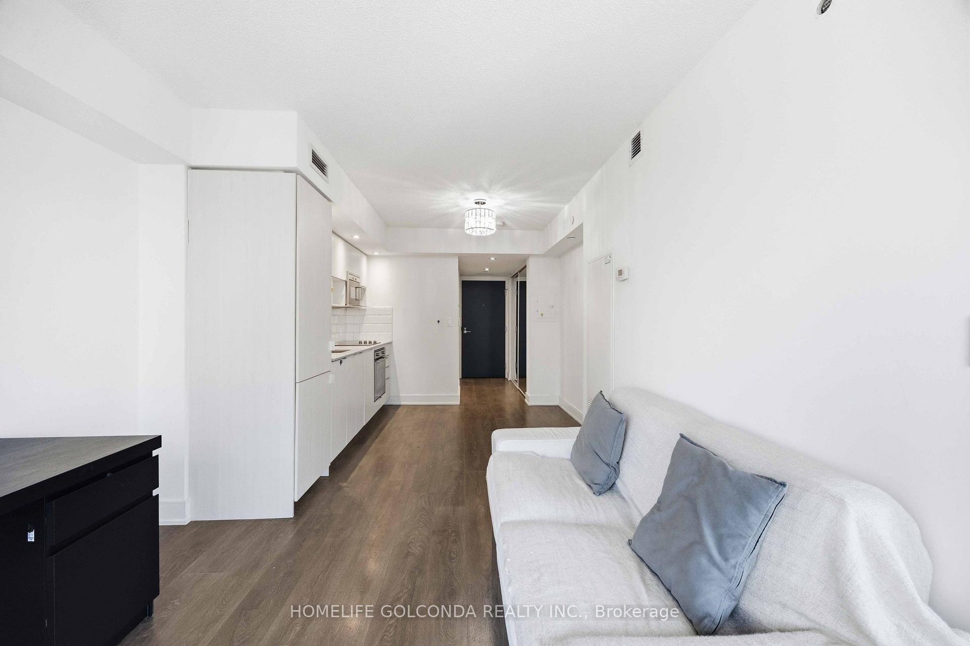 89 McGill Street  #703