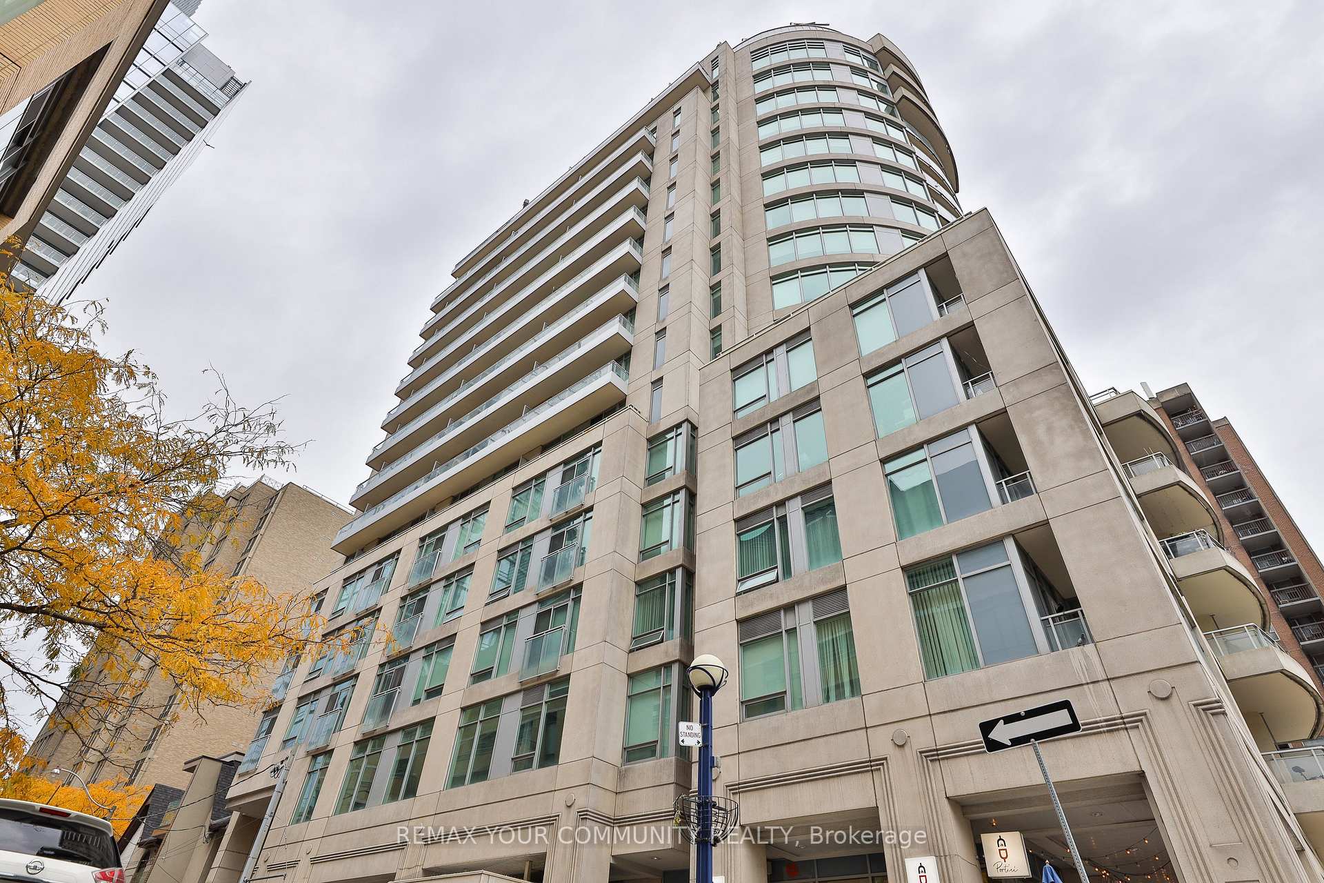 8 Scollard Street  Ph 201