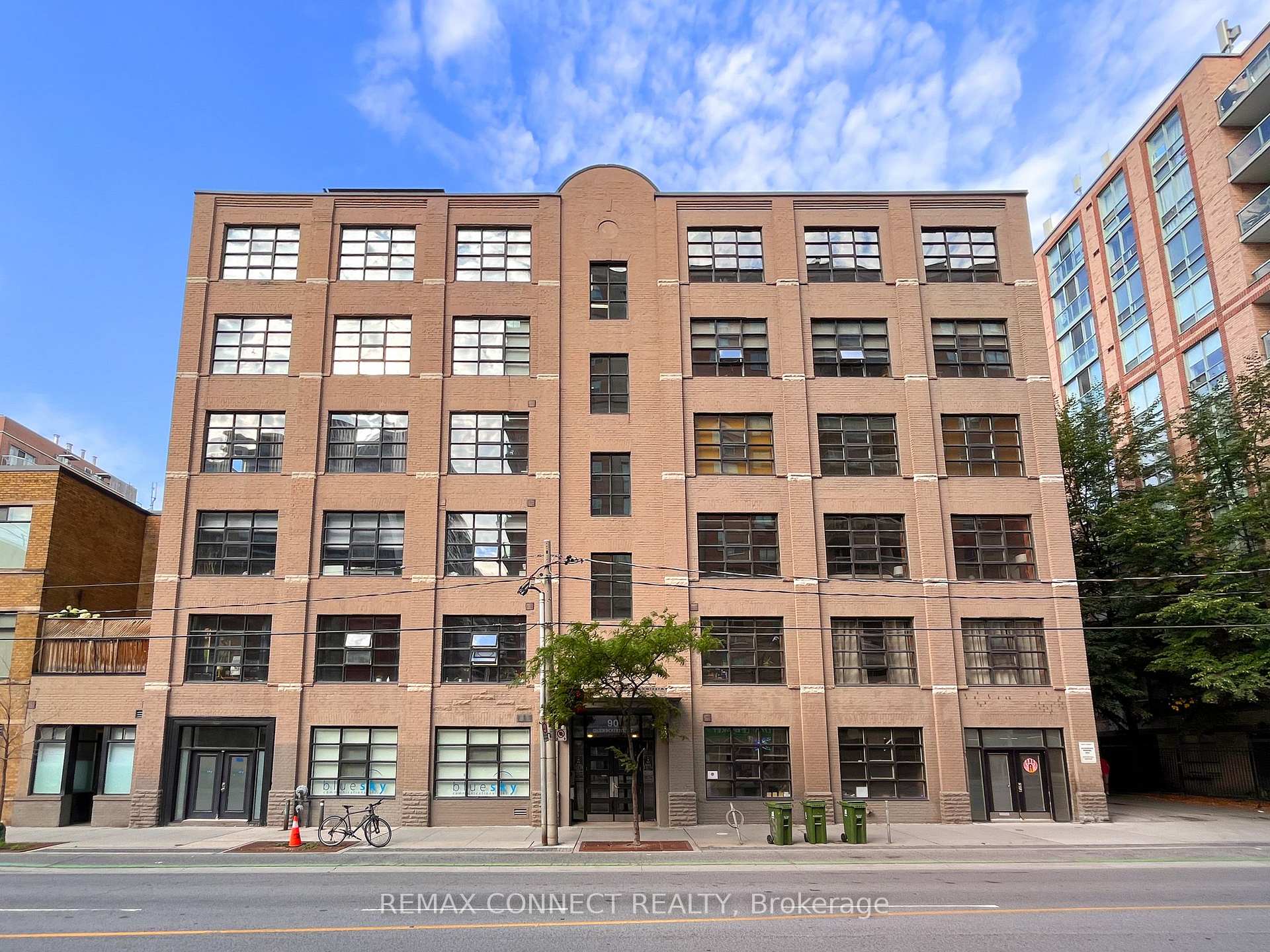 90 Sherbourne Street  #301