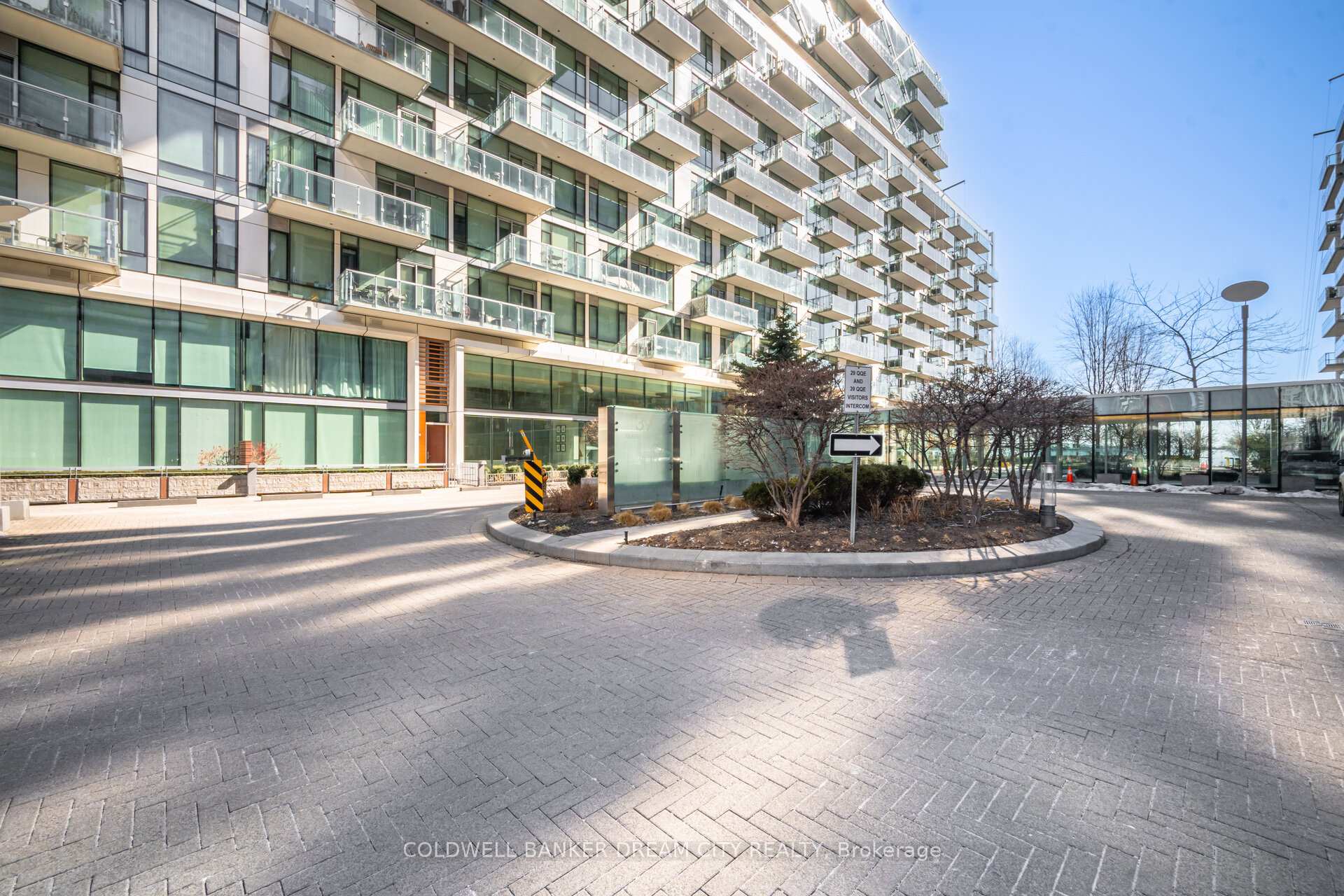 39 Queens Quay E #837