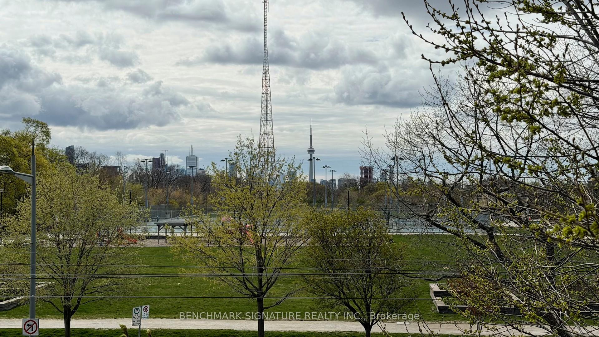 6 Parkwood Avenue  Th106