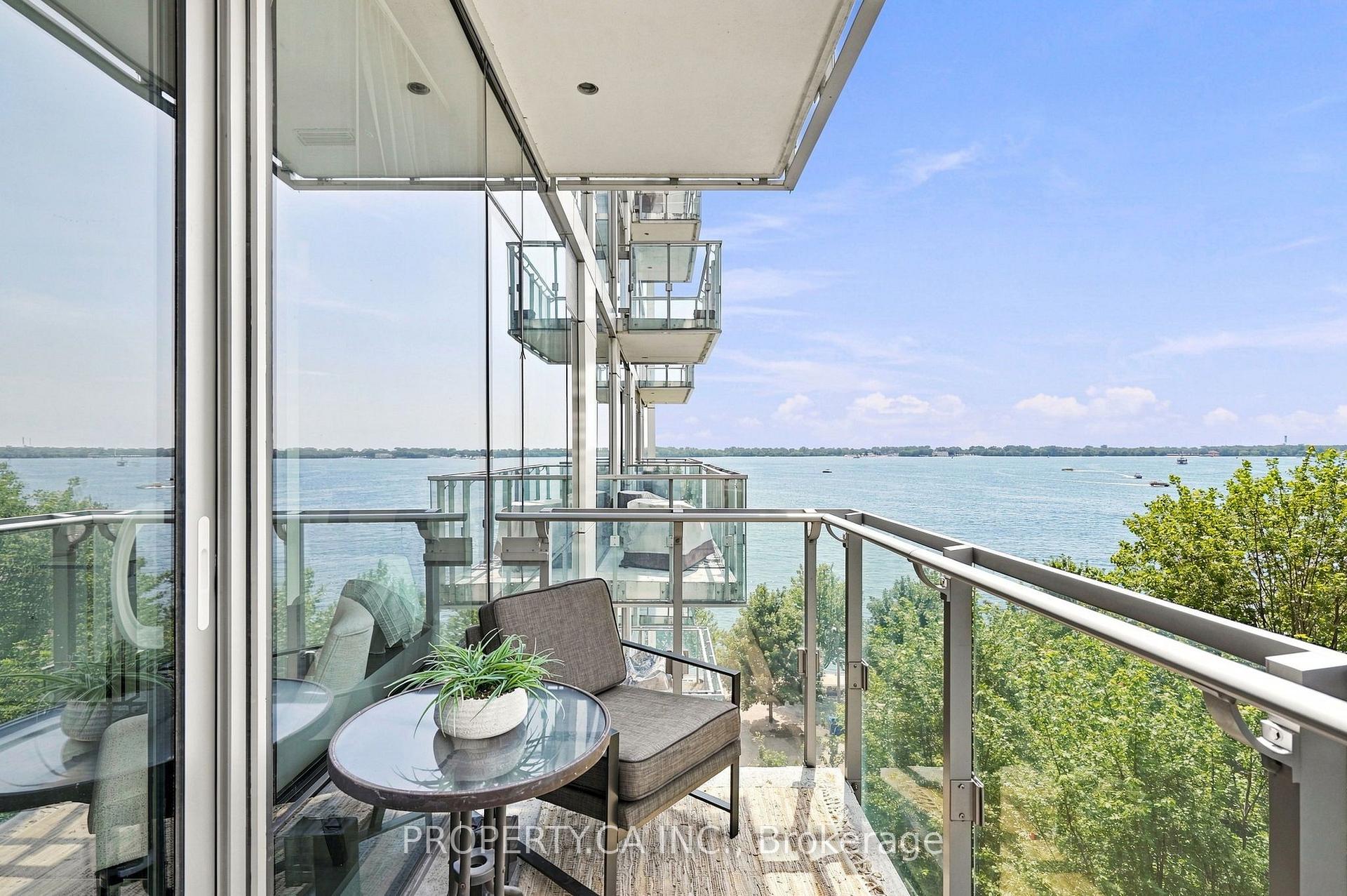 39 Queens Quay E #625