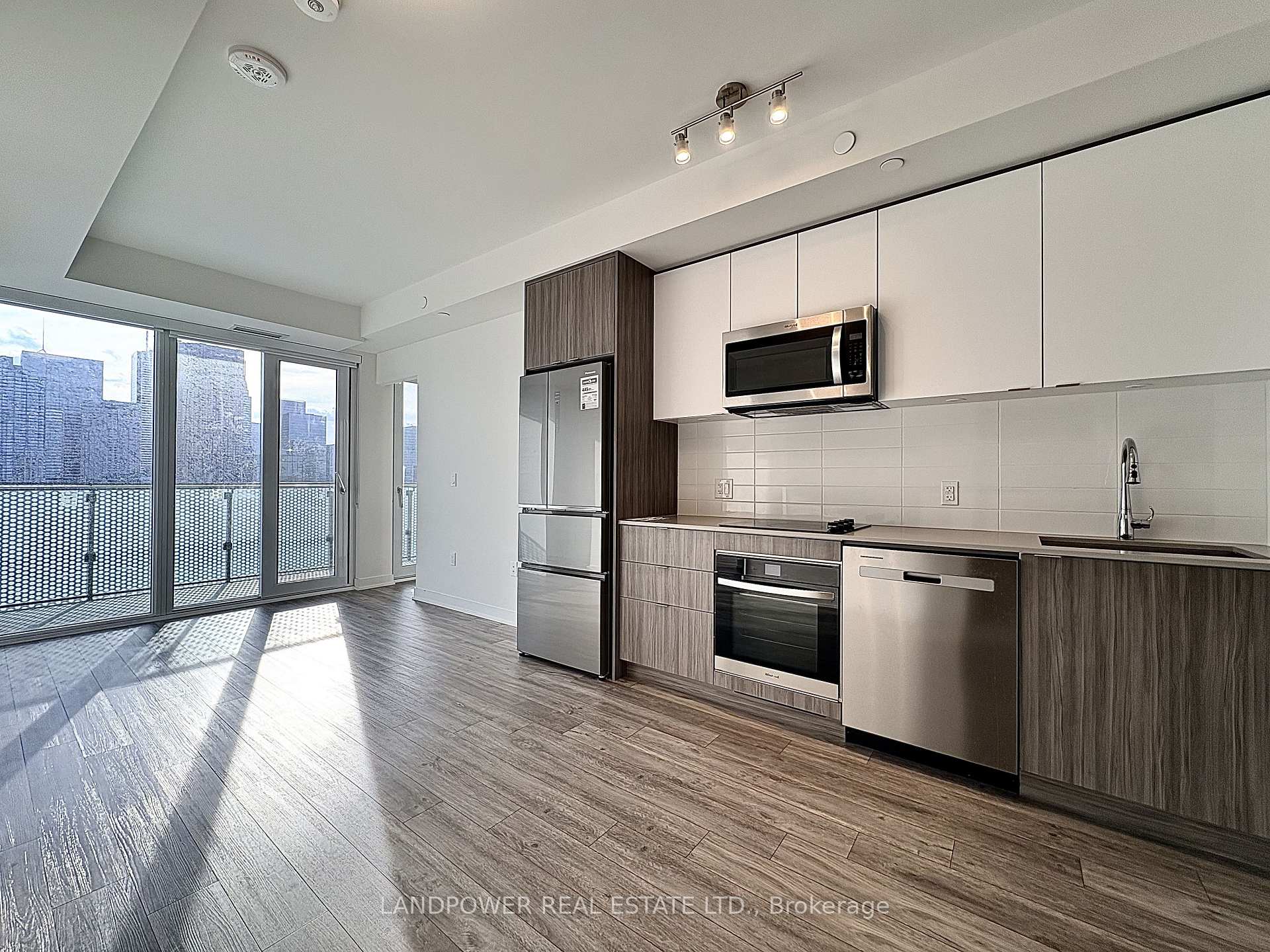 135 Lower Sherbourne Street  2832 W