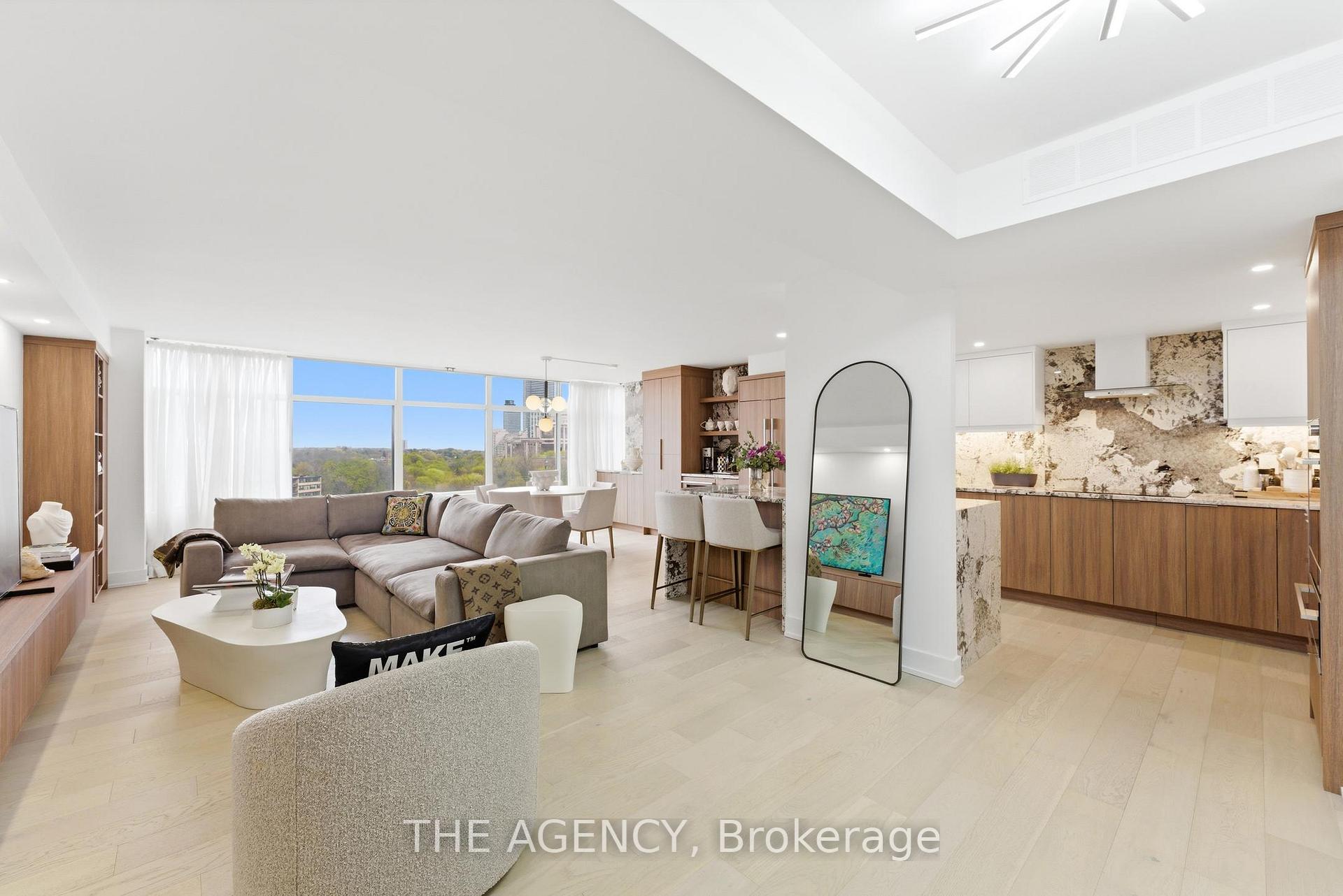 900 Yonge Street  #902