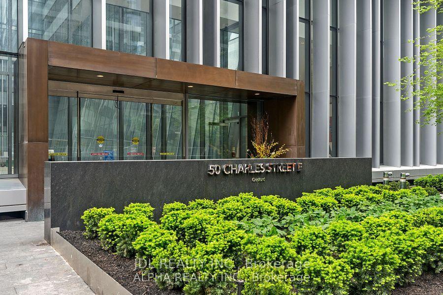 50 Charles St East Street  #4307