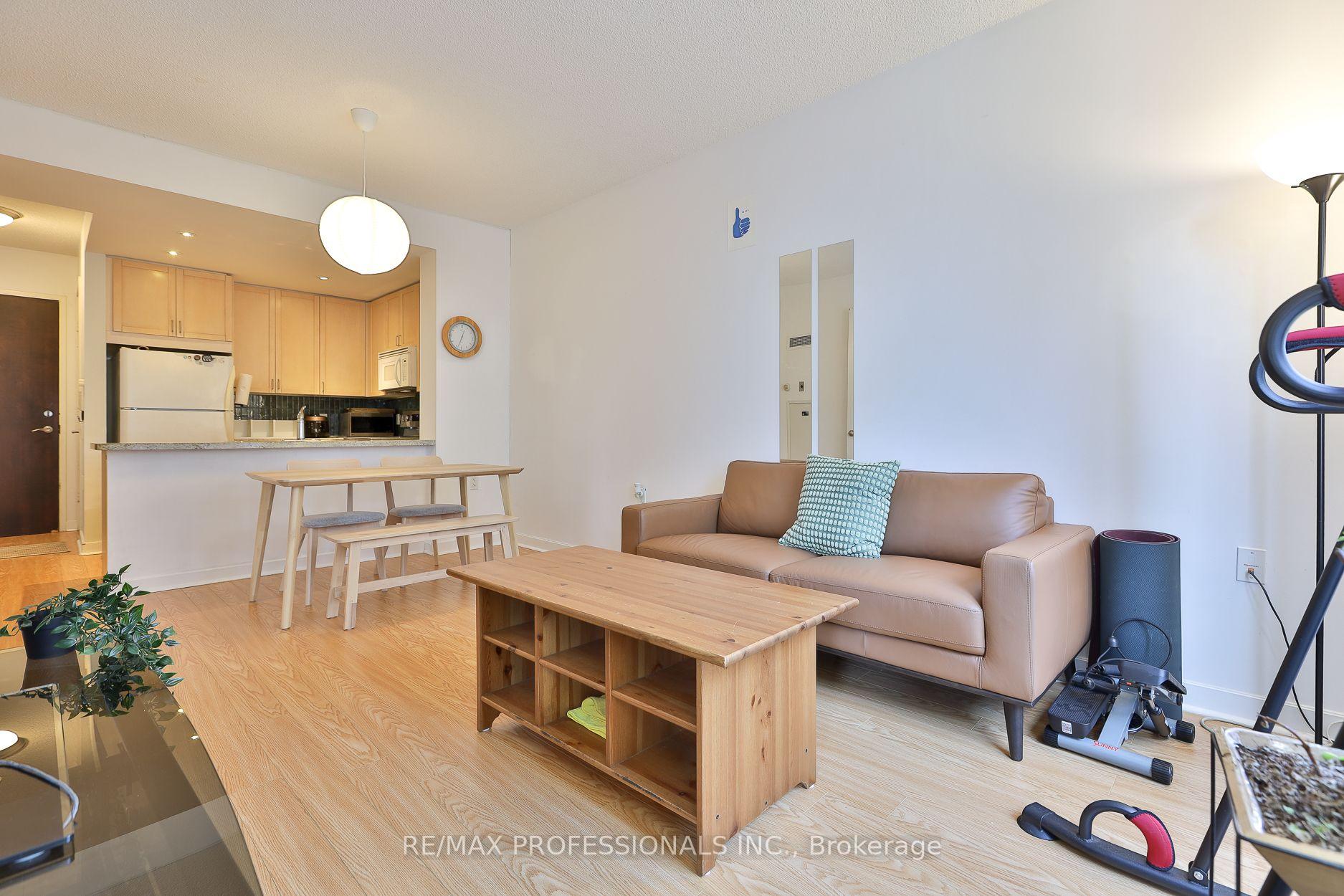 85 Bloor Street E #1608