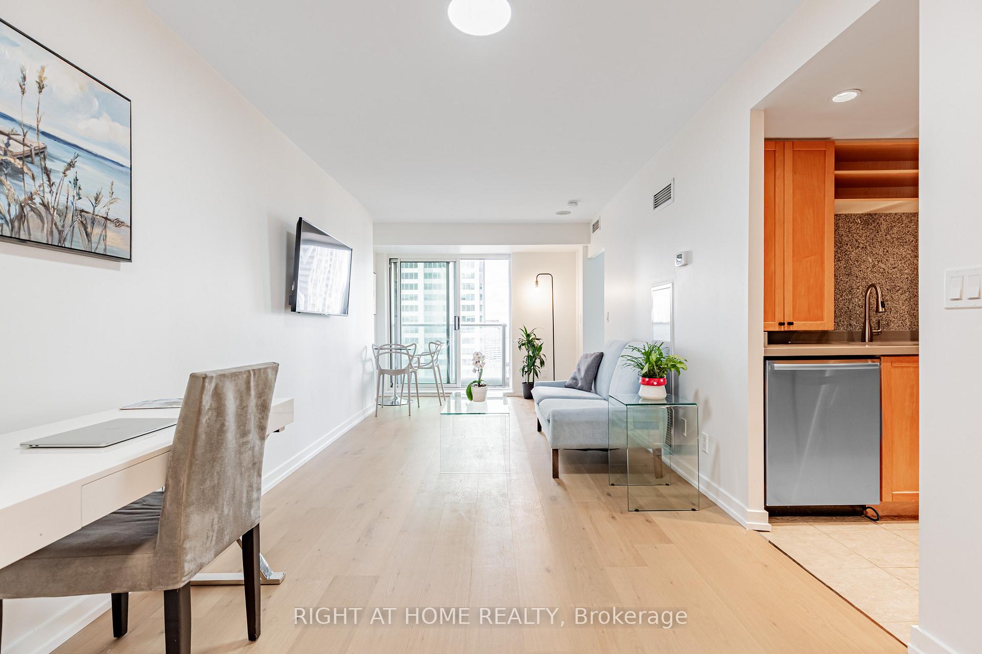 8 Park Road  #3116
