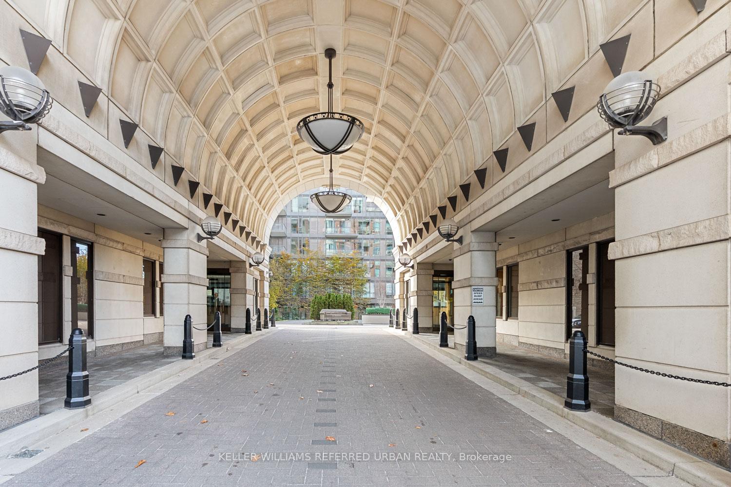 38 Avenue Road  #1802