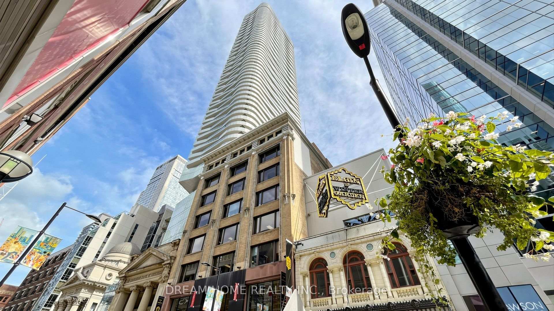 197 YONGE ST Street  #1701