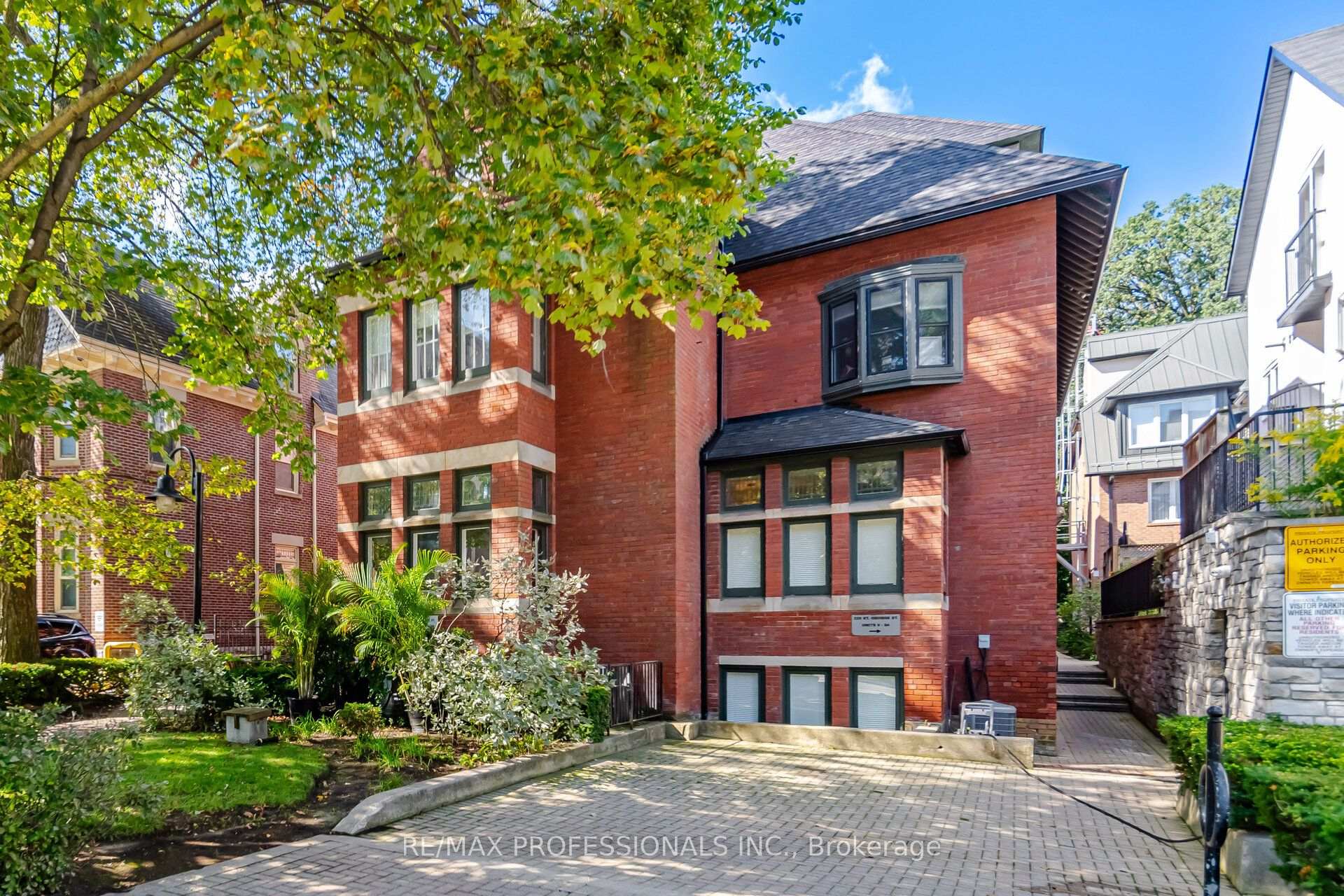 228 St George Street  #10