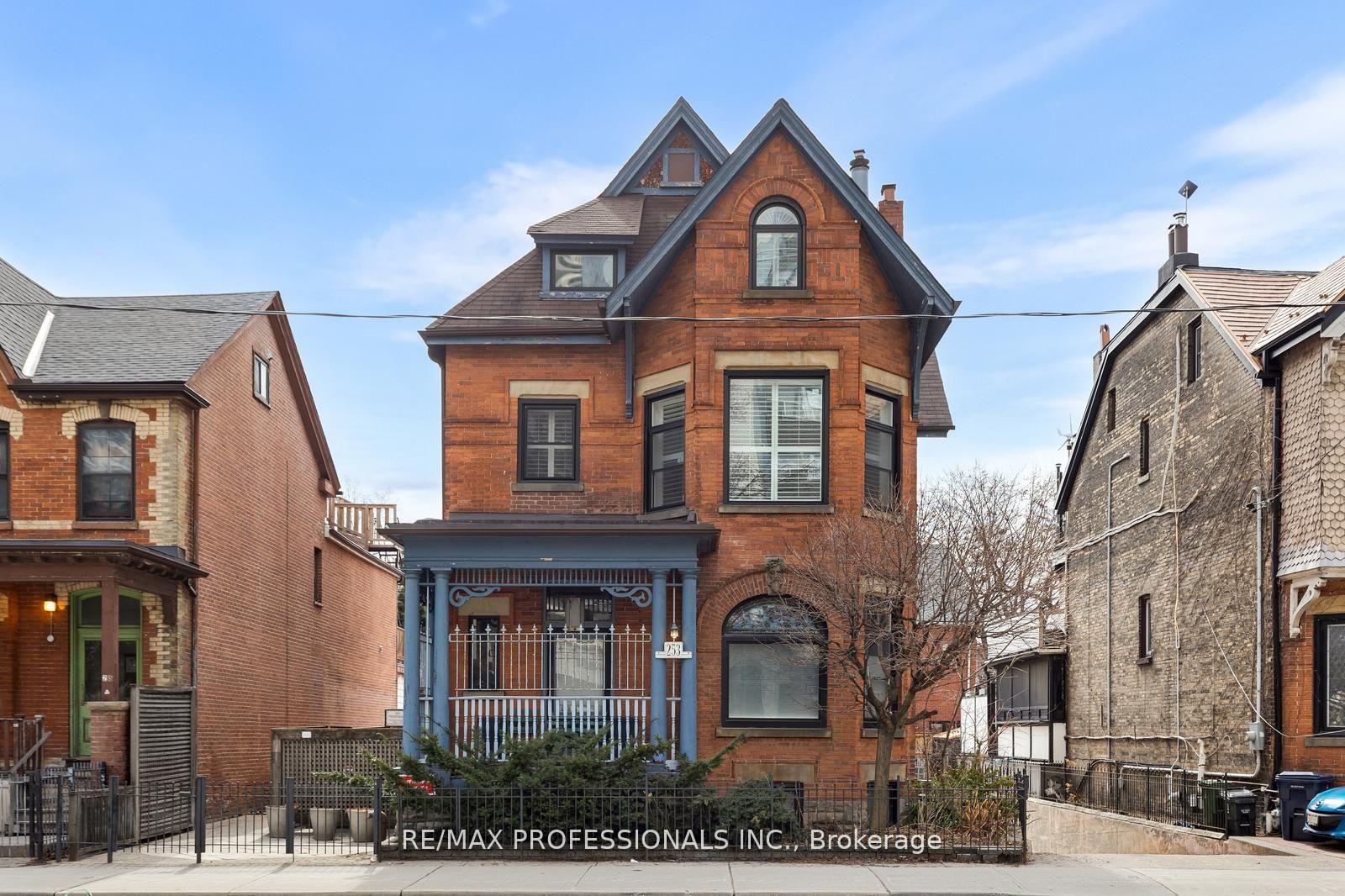 253 Wellesley Street E C