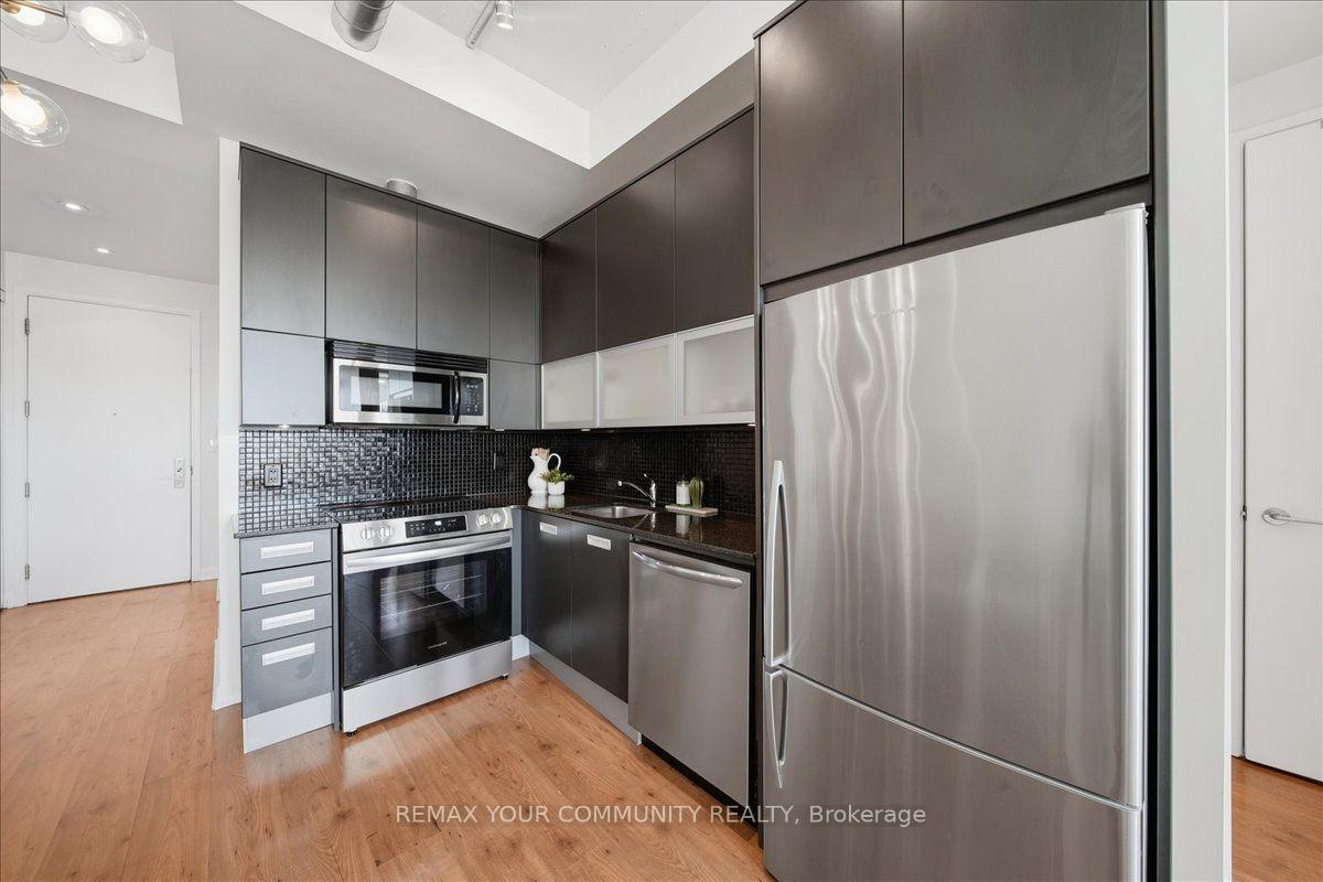 380 Macpherson Avenue  #501