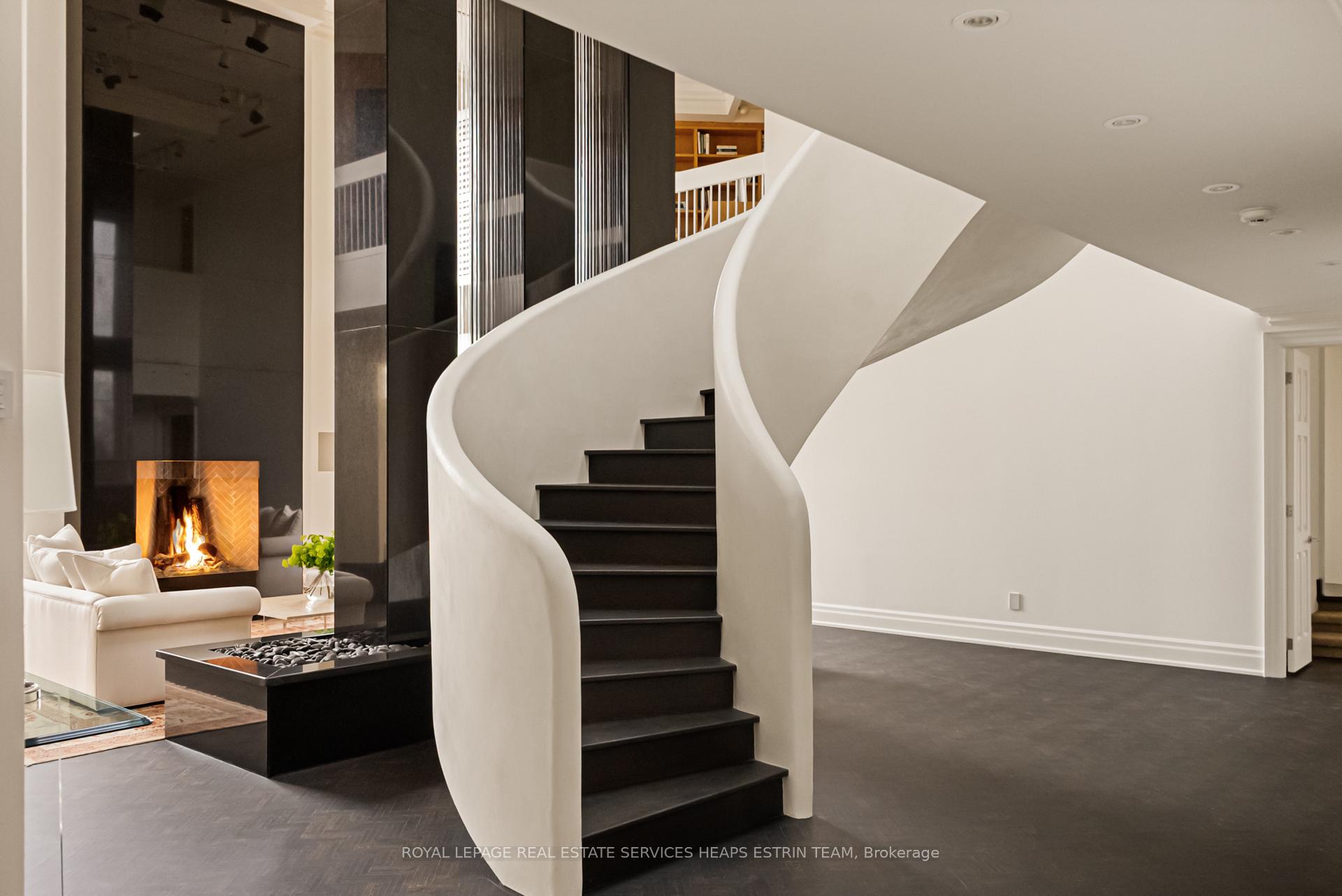 2 Lynwood Avenue  PH1