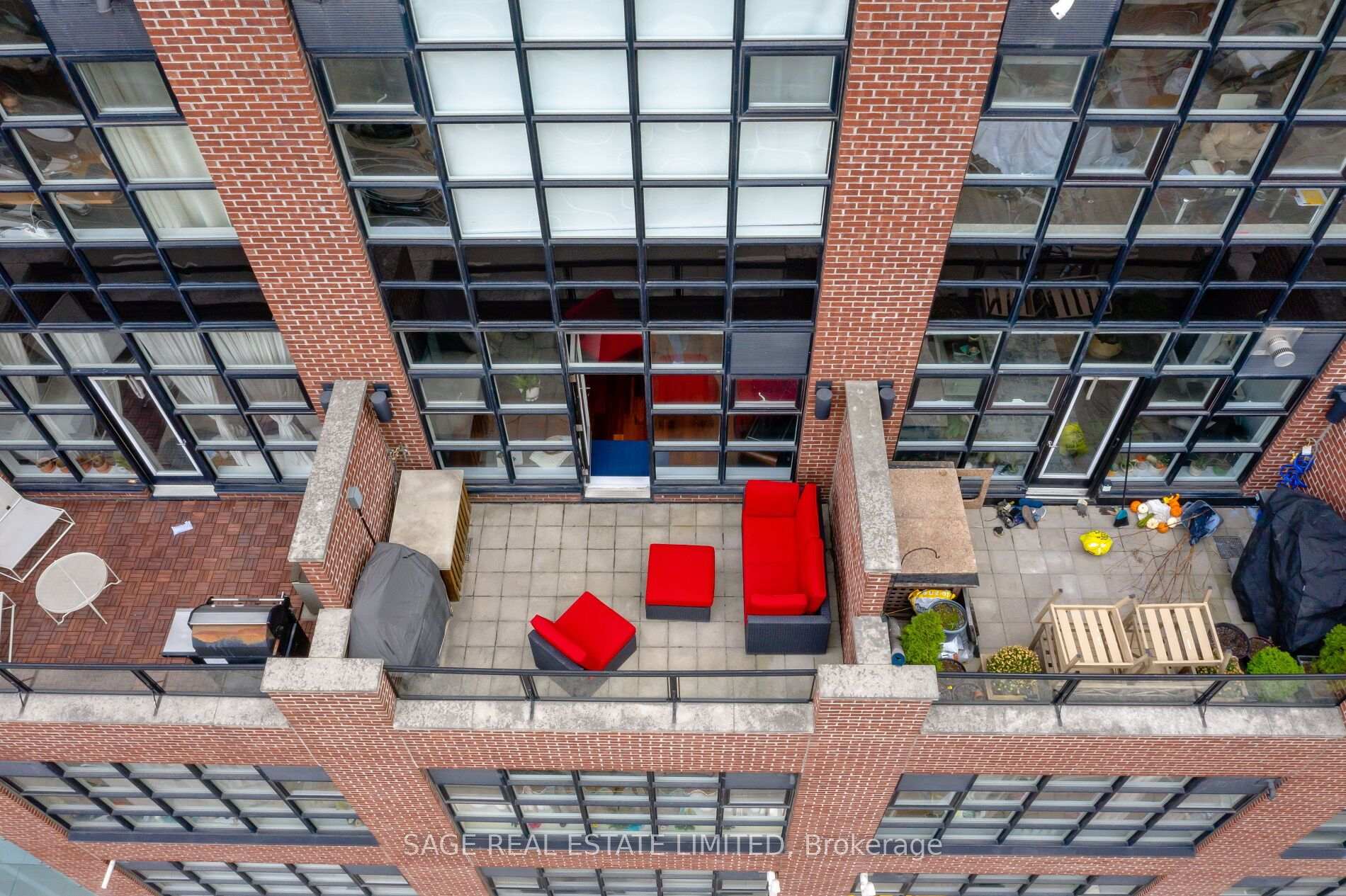 261 King Street E #402