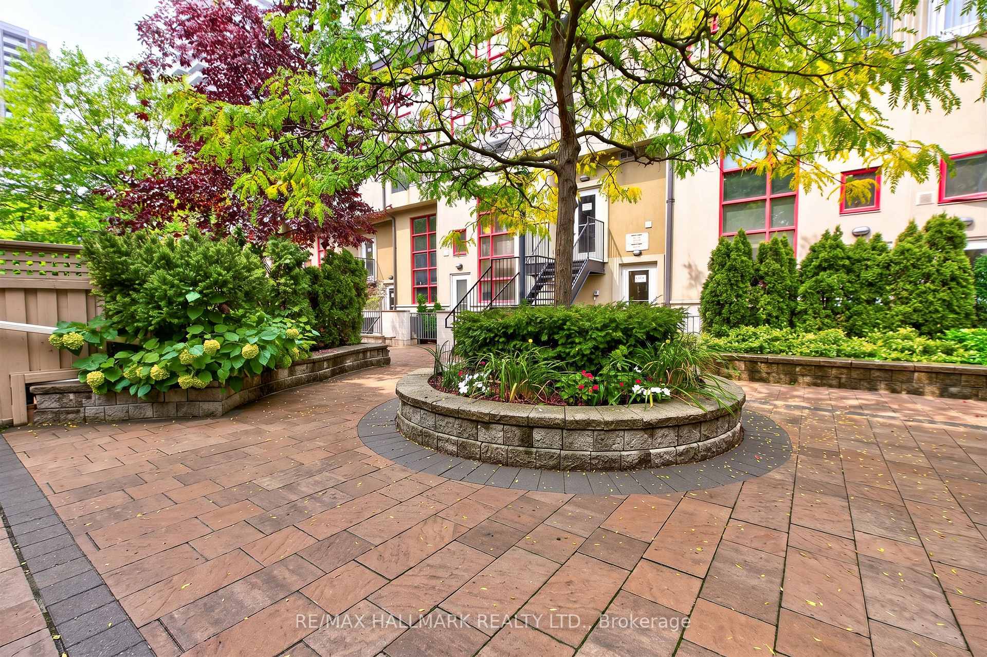 21 Earl Street  #103