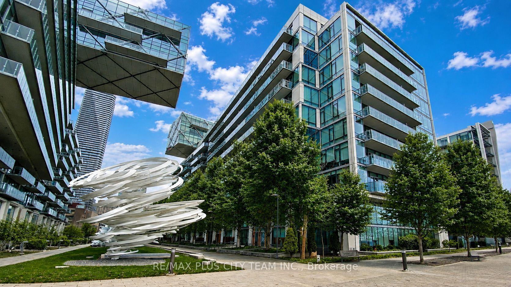 39 Queens Quay E #1305